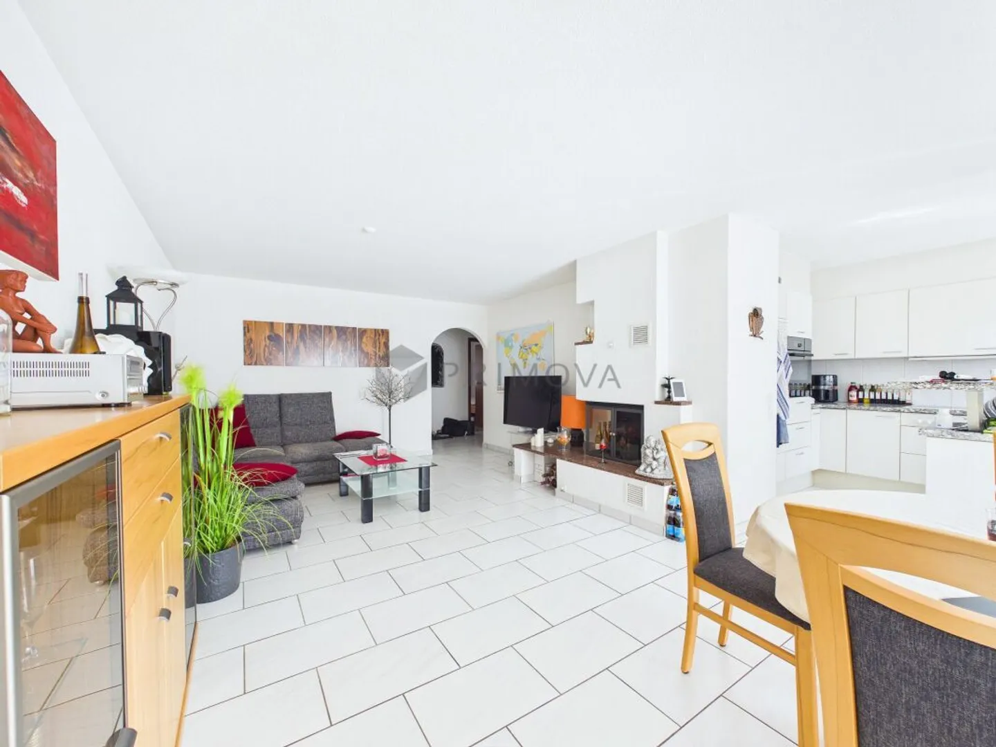Bright 3.5 room apartment with fireplace and balcony in a quiet location - Photo 2 of 9