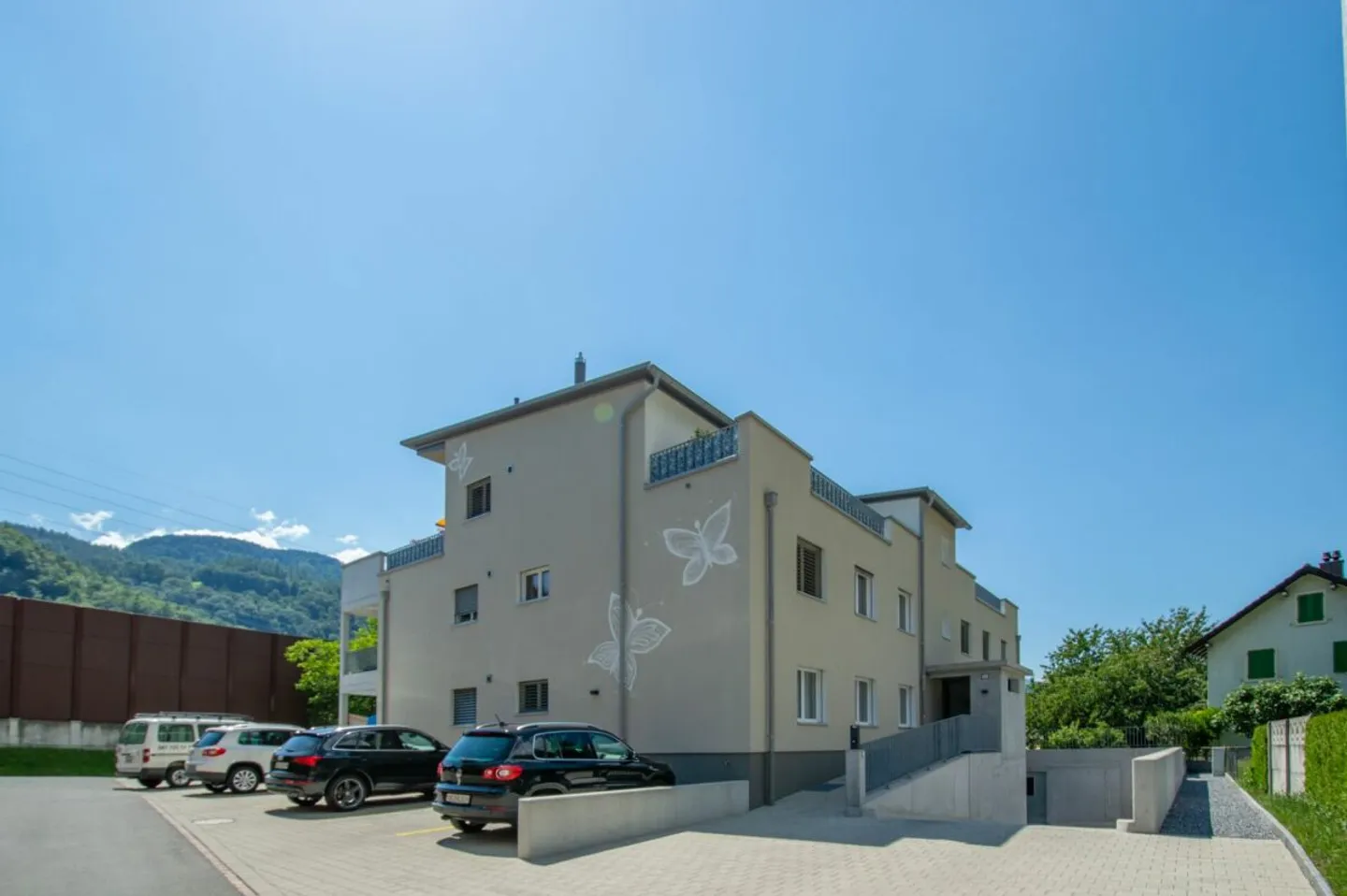 Place de parking extérieur à Heiligkreuz - Photo 2 sur 3