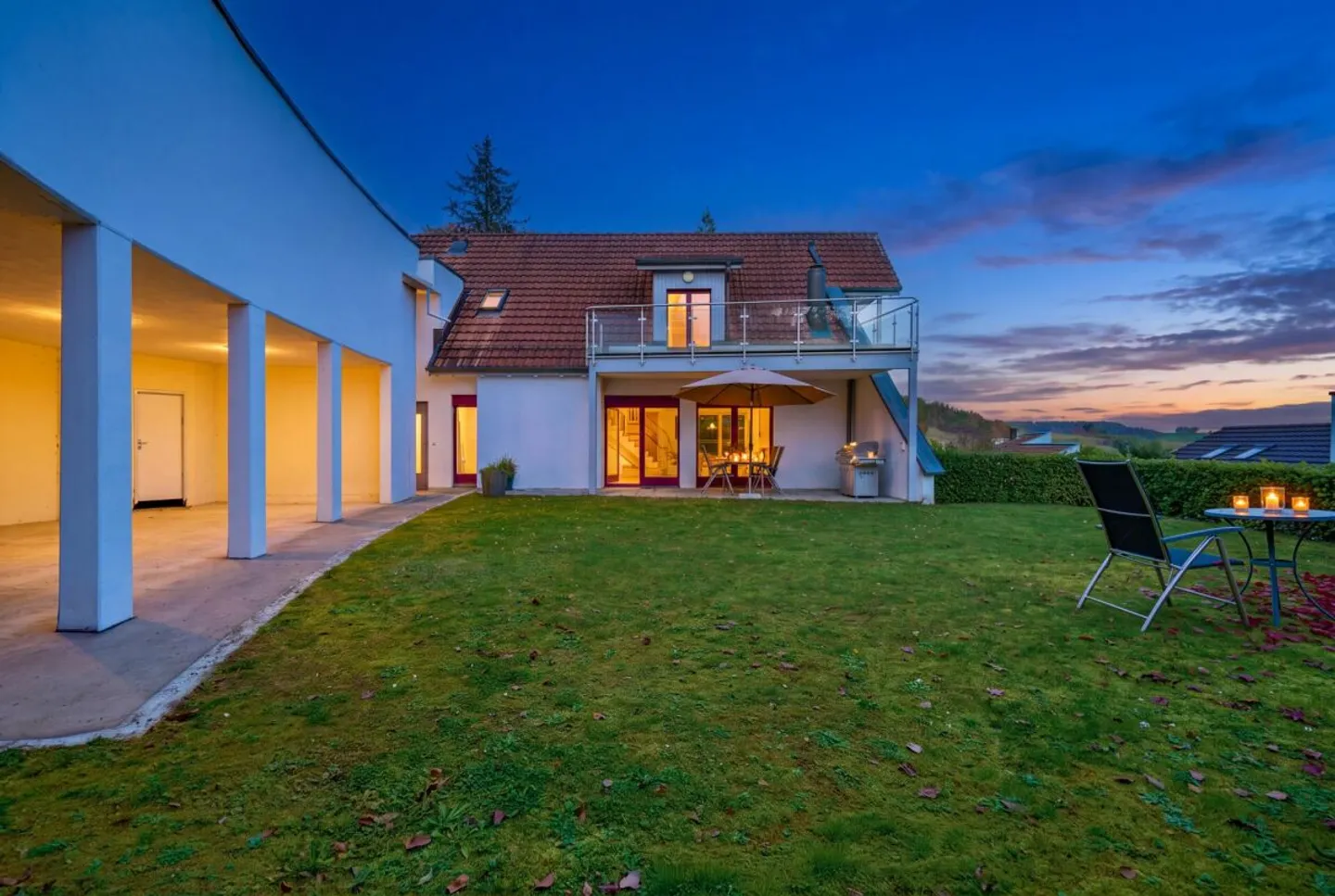 Exklusive Familienhaus mit Garten - Foto 11 von 12