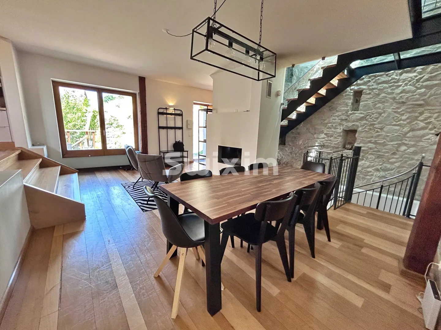 Exclusive! Experience the charm of the lake, Superb triplex in a historic building! - Photo 3 of 8