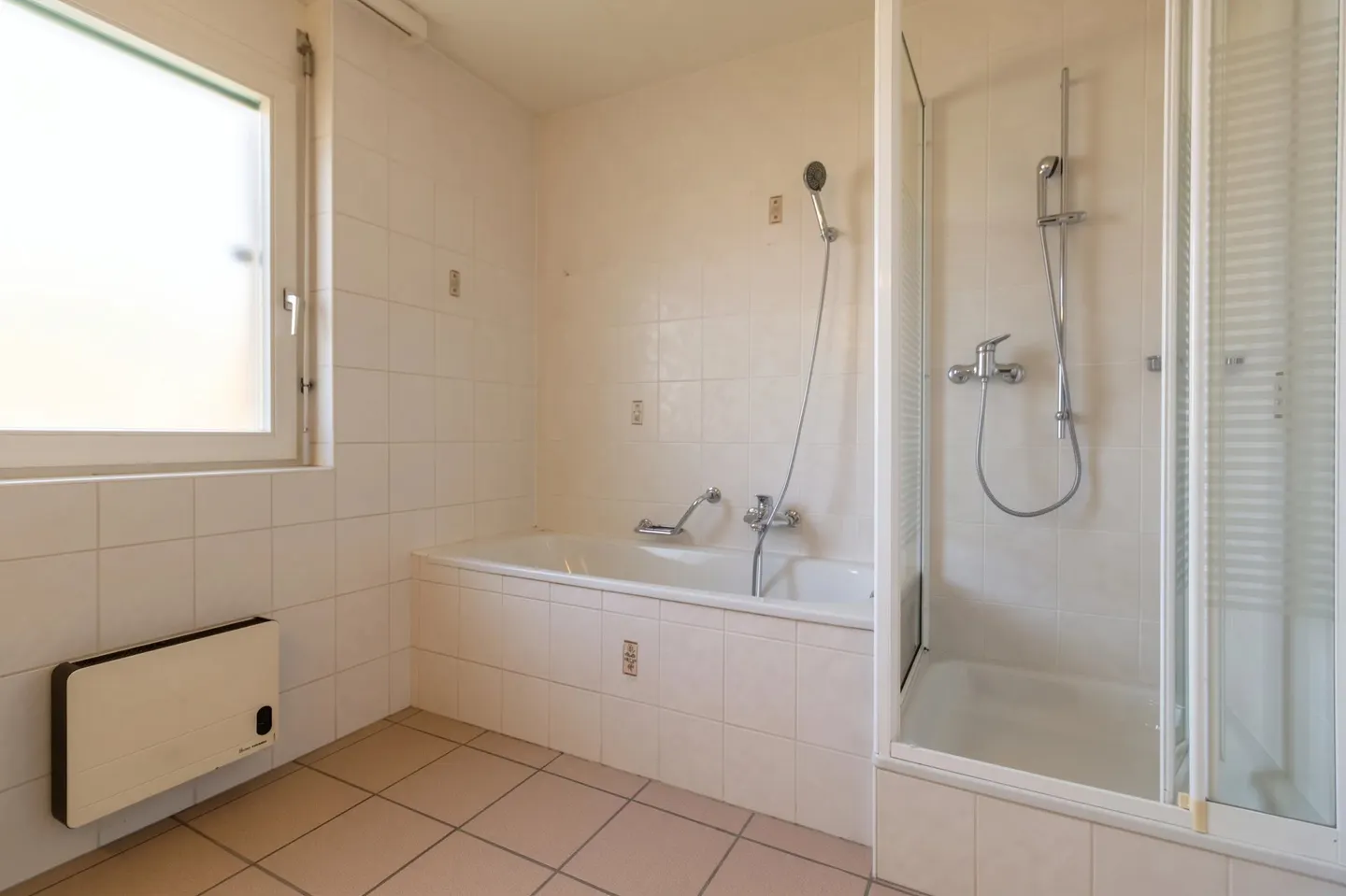 135 m² Apartment in the heart of Palézieux-Village: train station, school, and shops within walking distance - Photo 7 of 9
