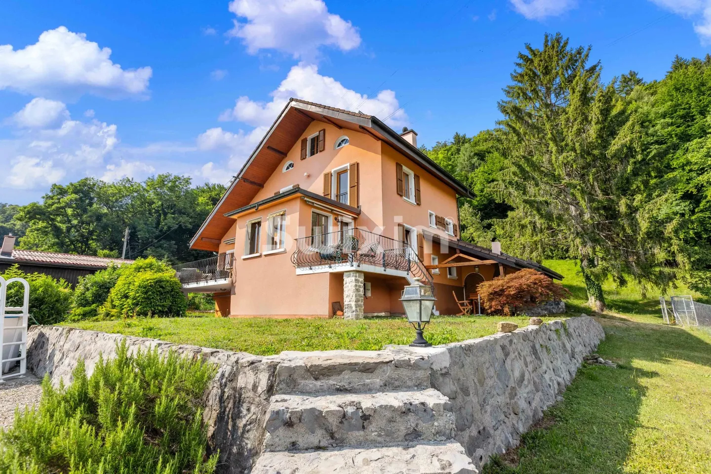 Villa familiale avec jardin spacieux - Photo 1 sur 9