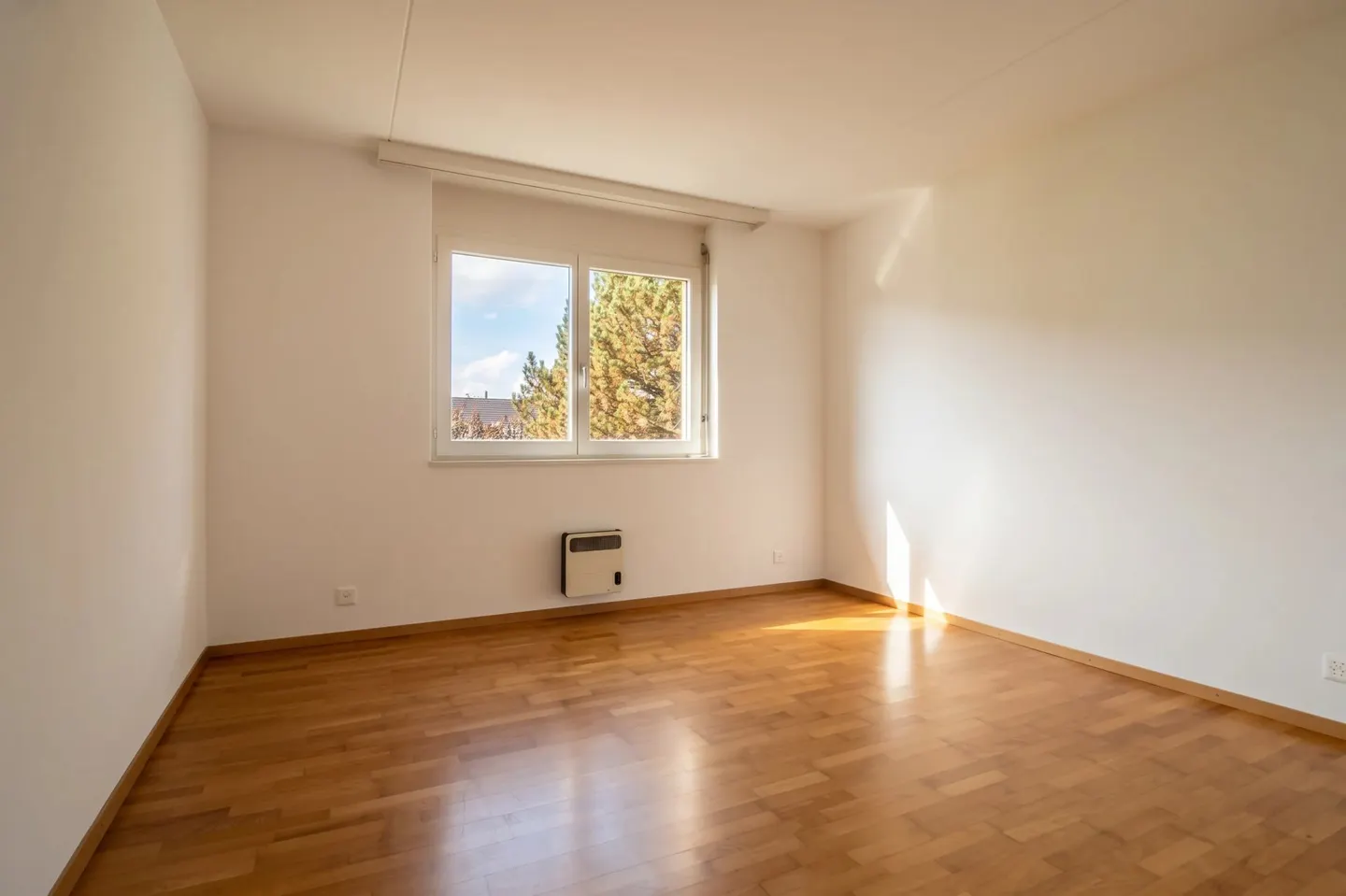 135 m² Apartment in the heart of Palézieux-Village: train station, school, and shops within walking distance - Photo 6 of 9