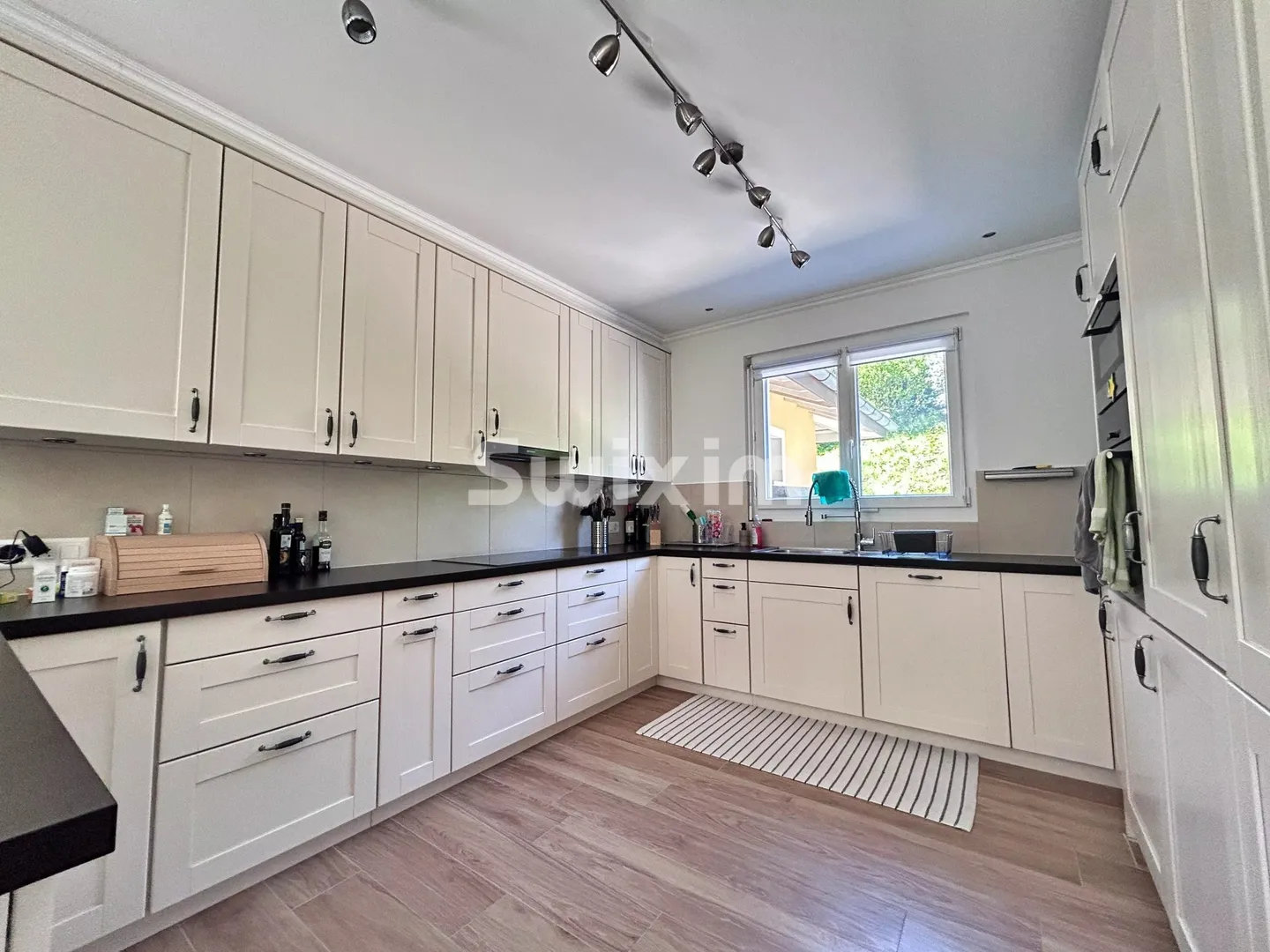 Short-term rental, Furnished 5.5 room Villa ! Love at first sight guaranteed ! - Photo 5 of 10