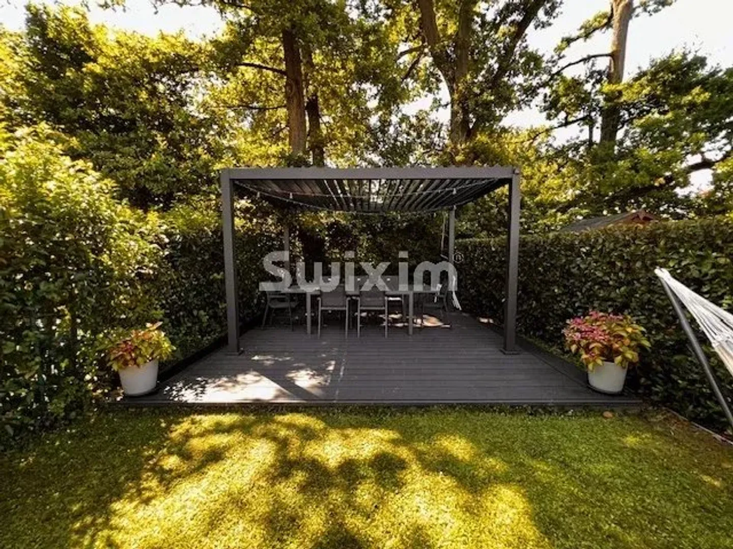 Contemporary Family House - Photo 10 of 11