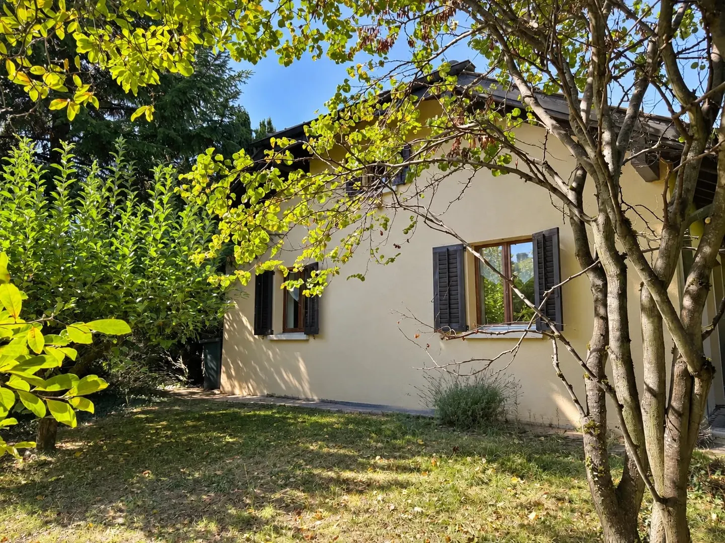 Detached Villa with Private Garden - Photo 8 of 8
