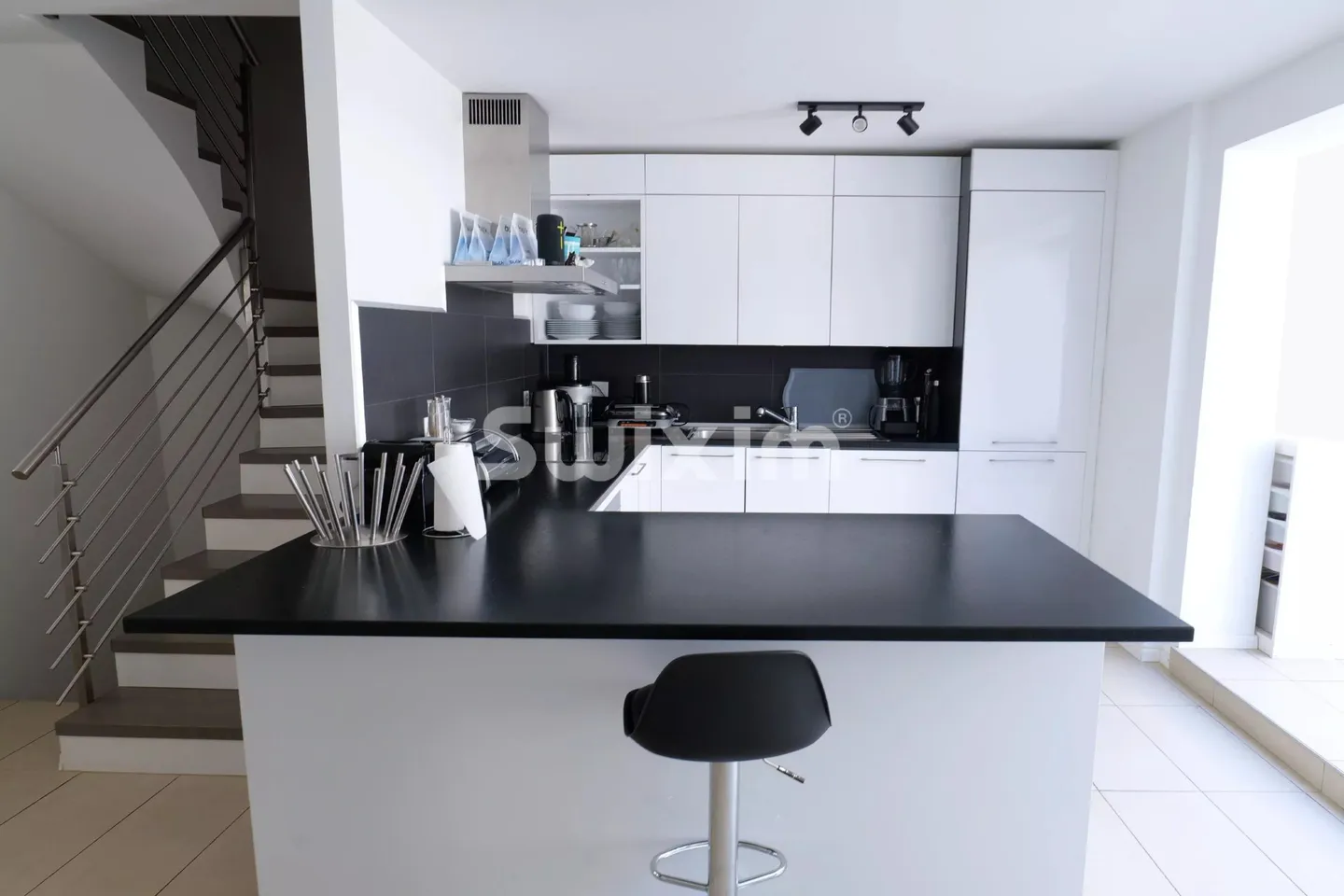 Contemporary Family House - Photo 6 of 11