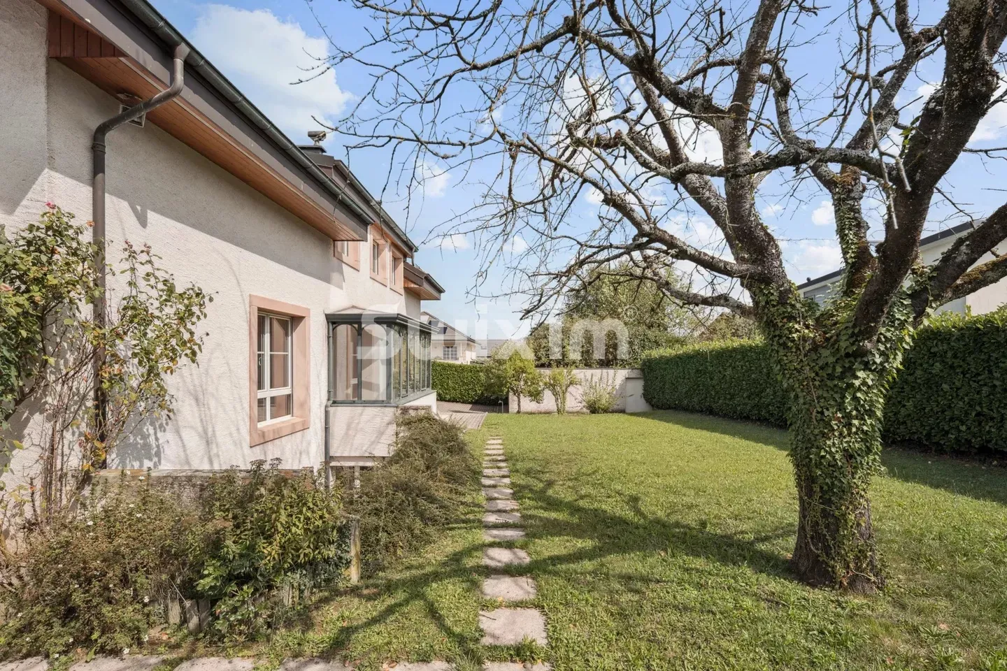 High-end individual villa - Photo 8 of 8