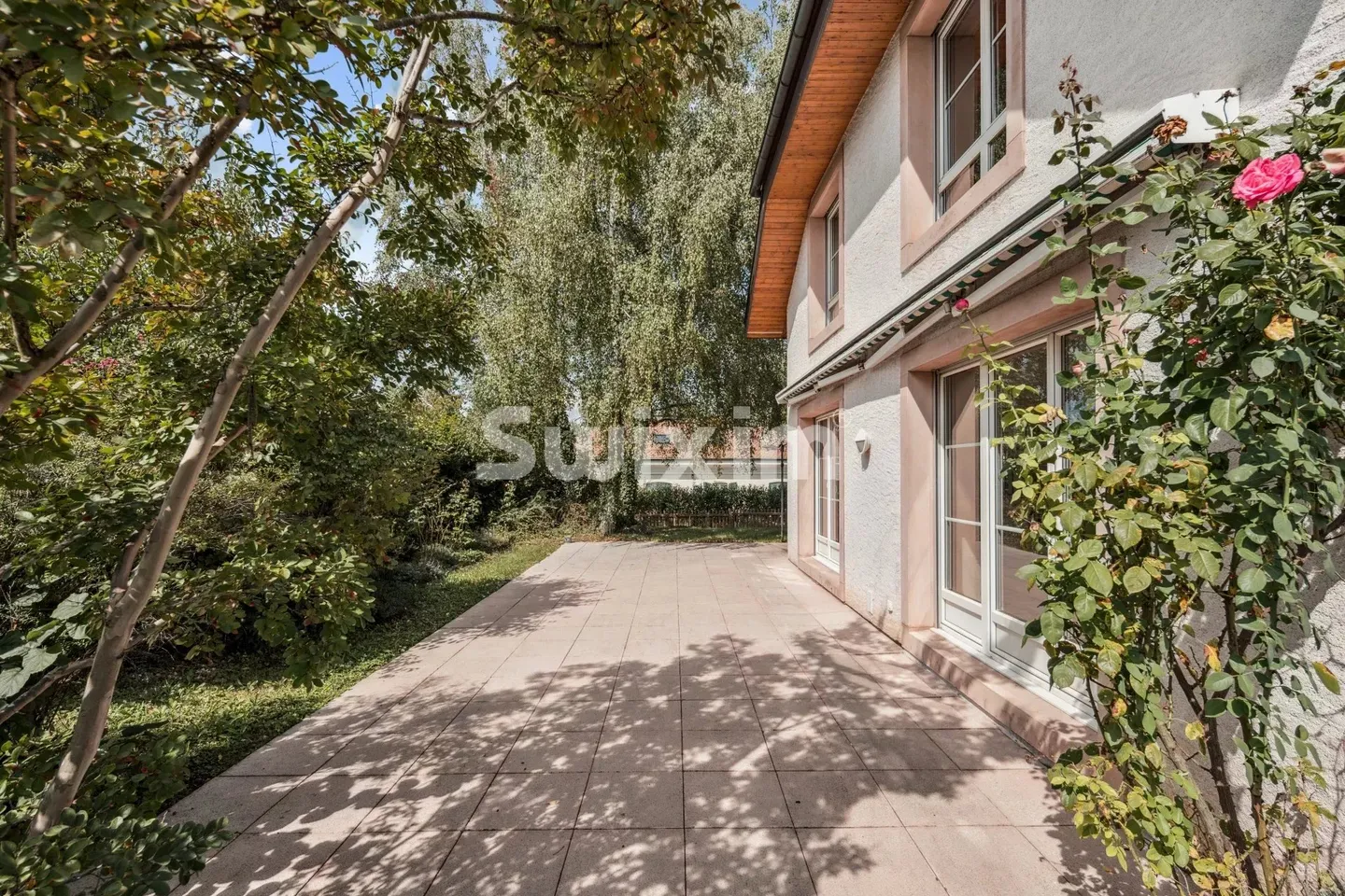 High-end individual villa - Photo 2 of 8