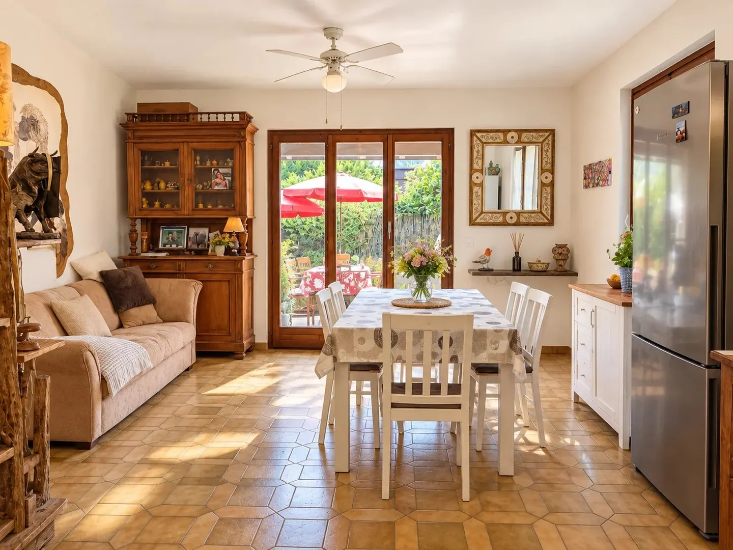 Detached Villa with Private Garden - Photo 2 of 8