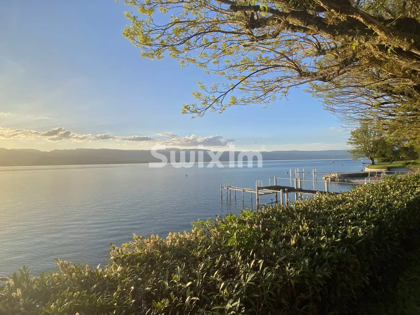 Rara proprietà a picco sull'acqua - Foto 1 di 3