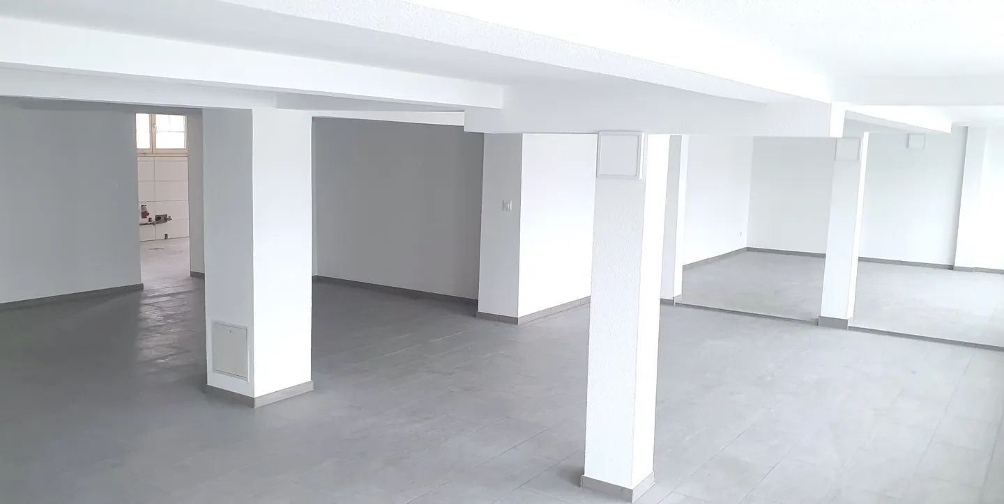 Espace commercial avec grande terrasse, idéal pour café/crèche/studio de Pilates ou de yoga - Photo 1 sur 8