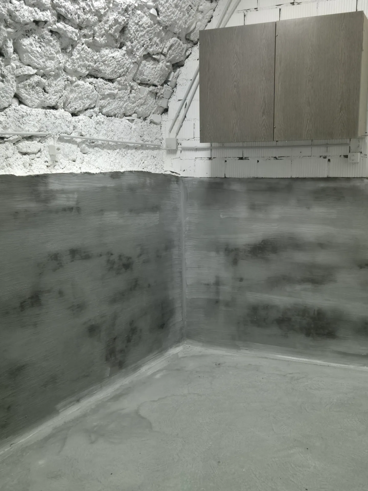 Storage room with integrated shelves - Photo 2 of 5