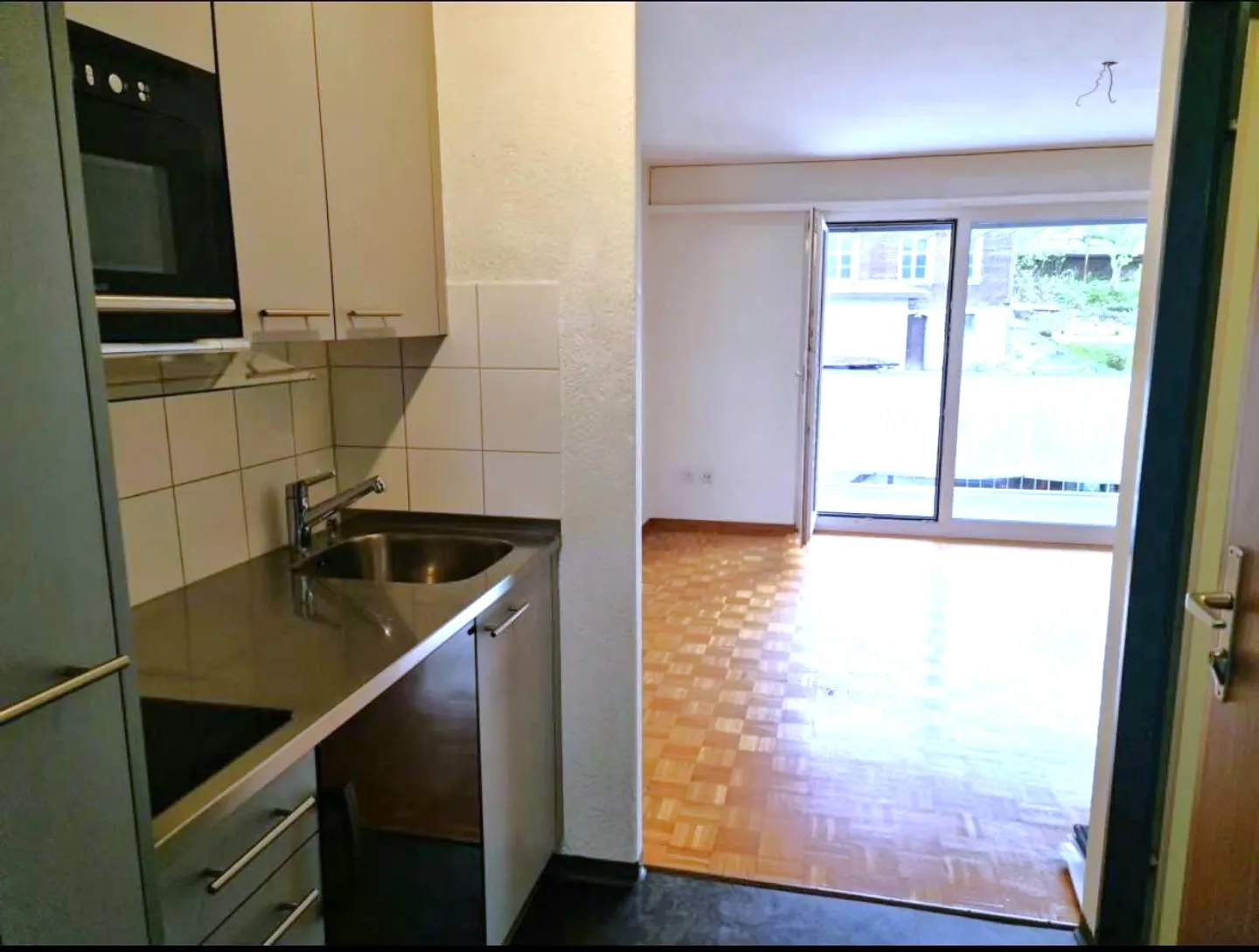 1-room apartment with balcony - Photo 2 of 5