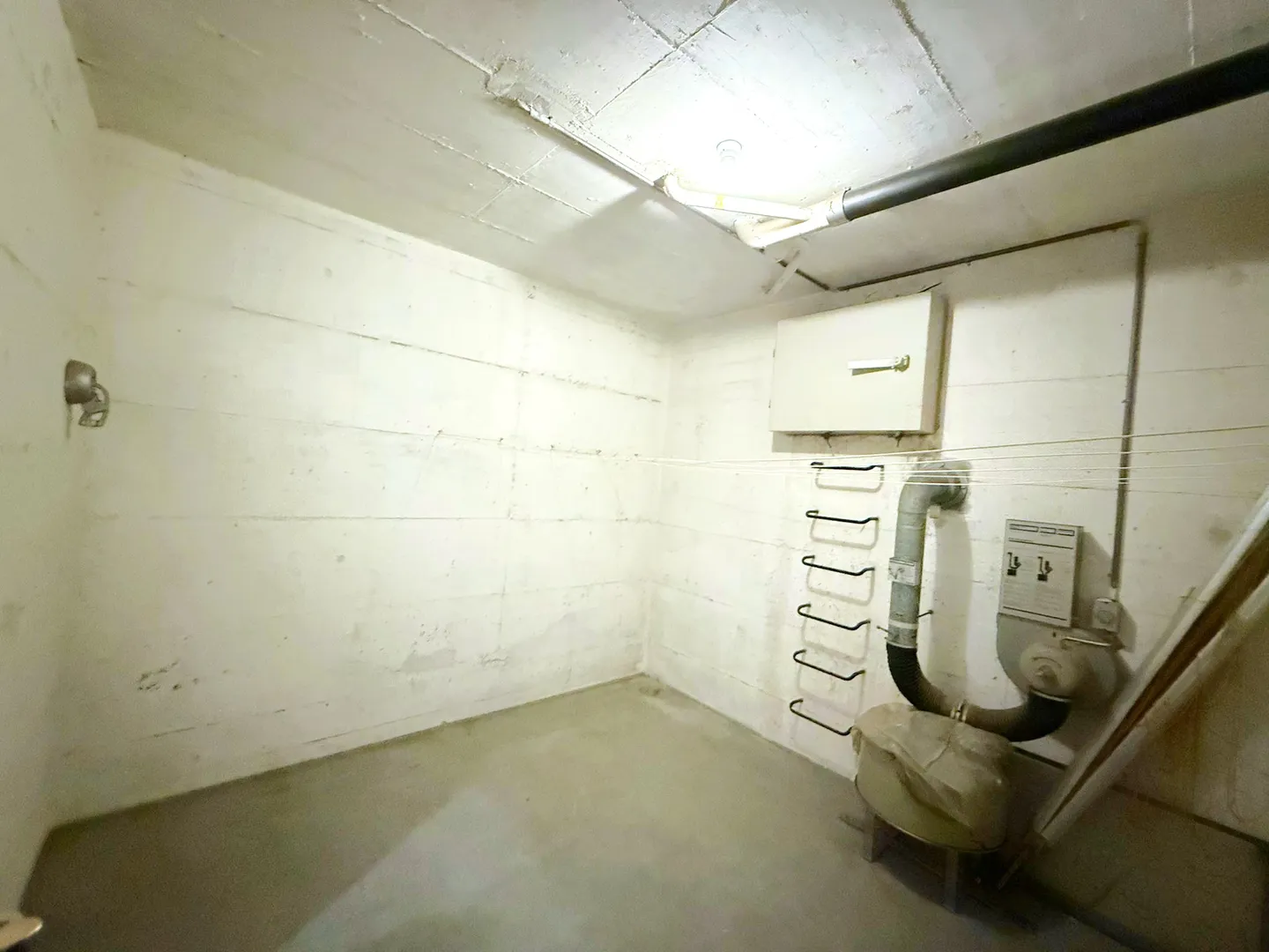 Storage room available immediately - Photo 2 of 3