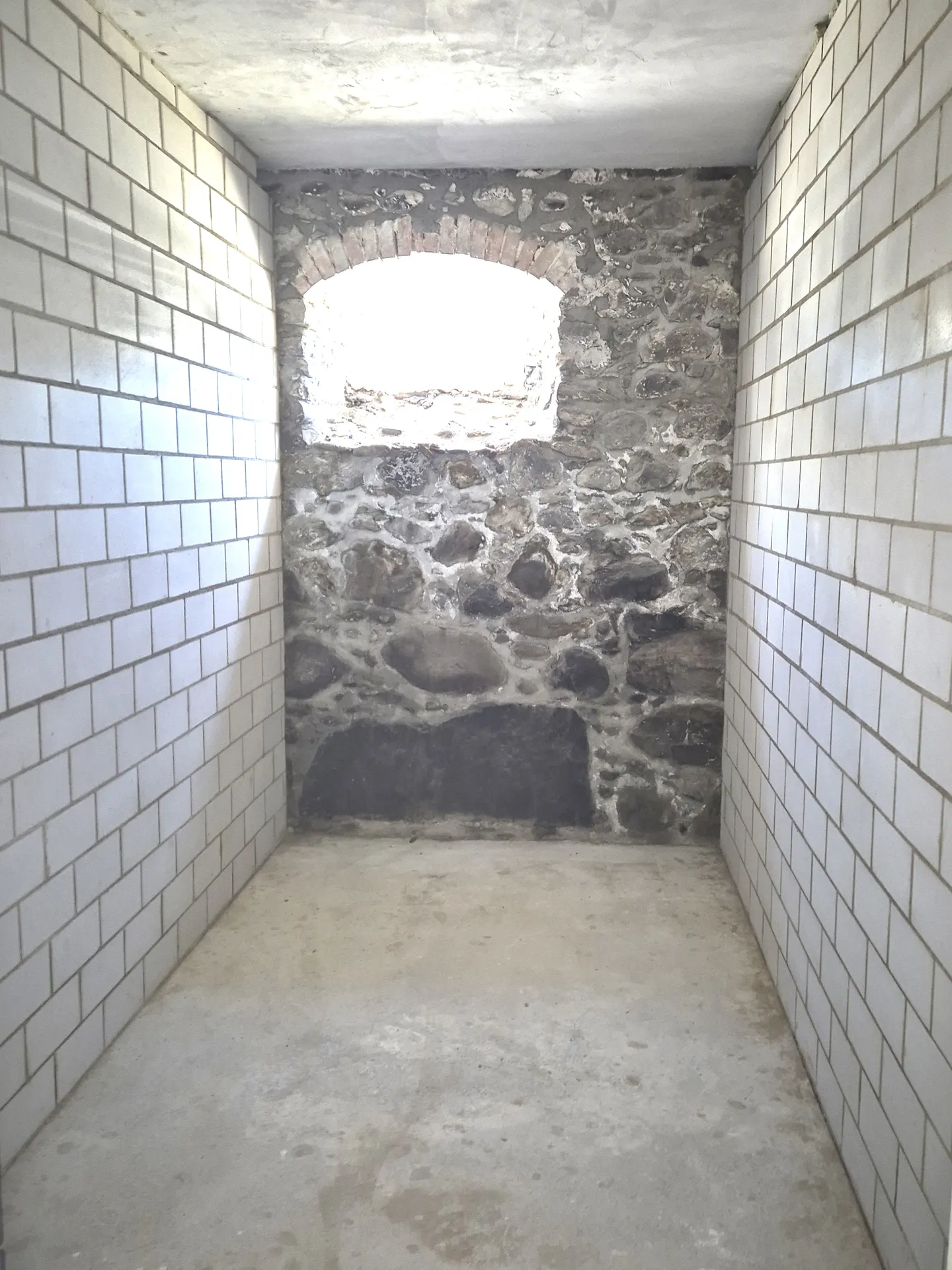 plusieurs espaces de stockage libres - Photo 4 sur 10