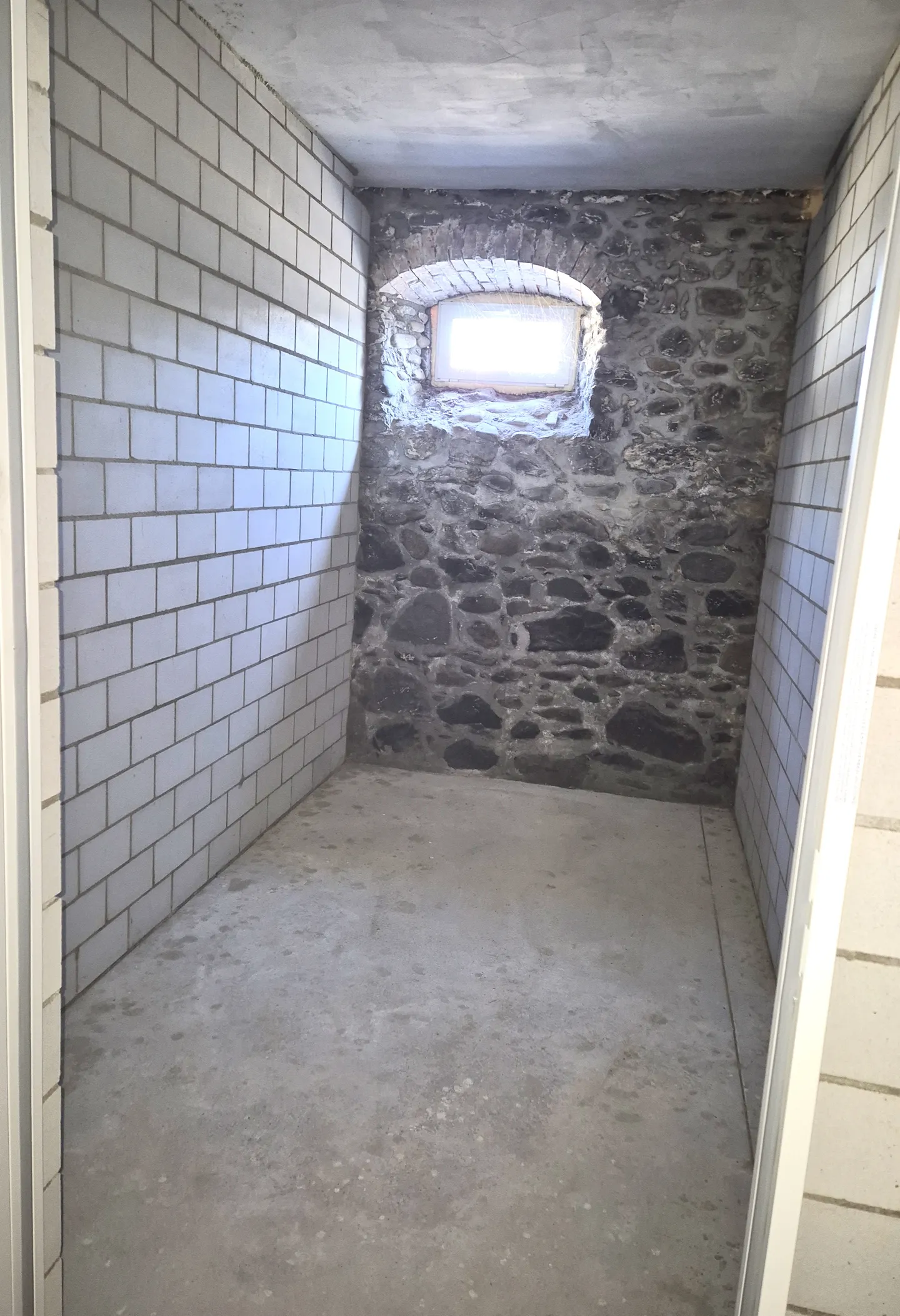 plusieurs espaces de stockage libres - Photo 5 sur 10