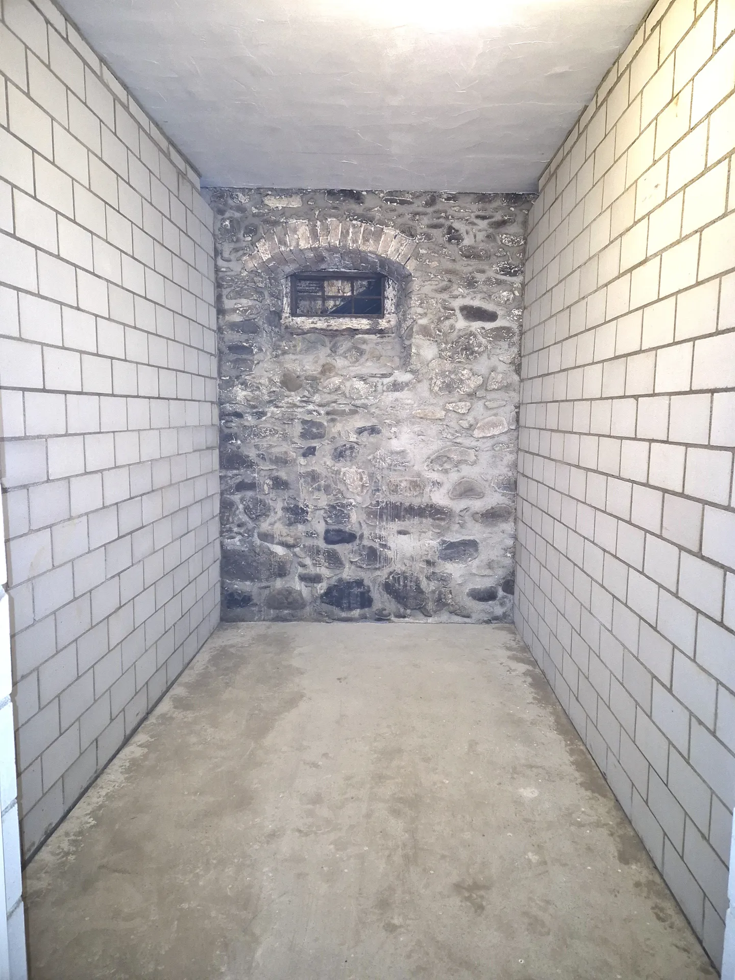 plusieurs espaces de stockage libres - Photo 6 sur 10