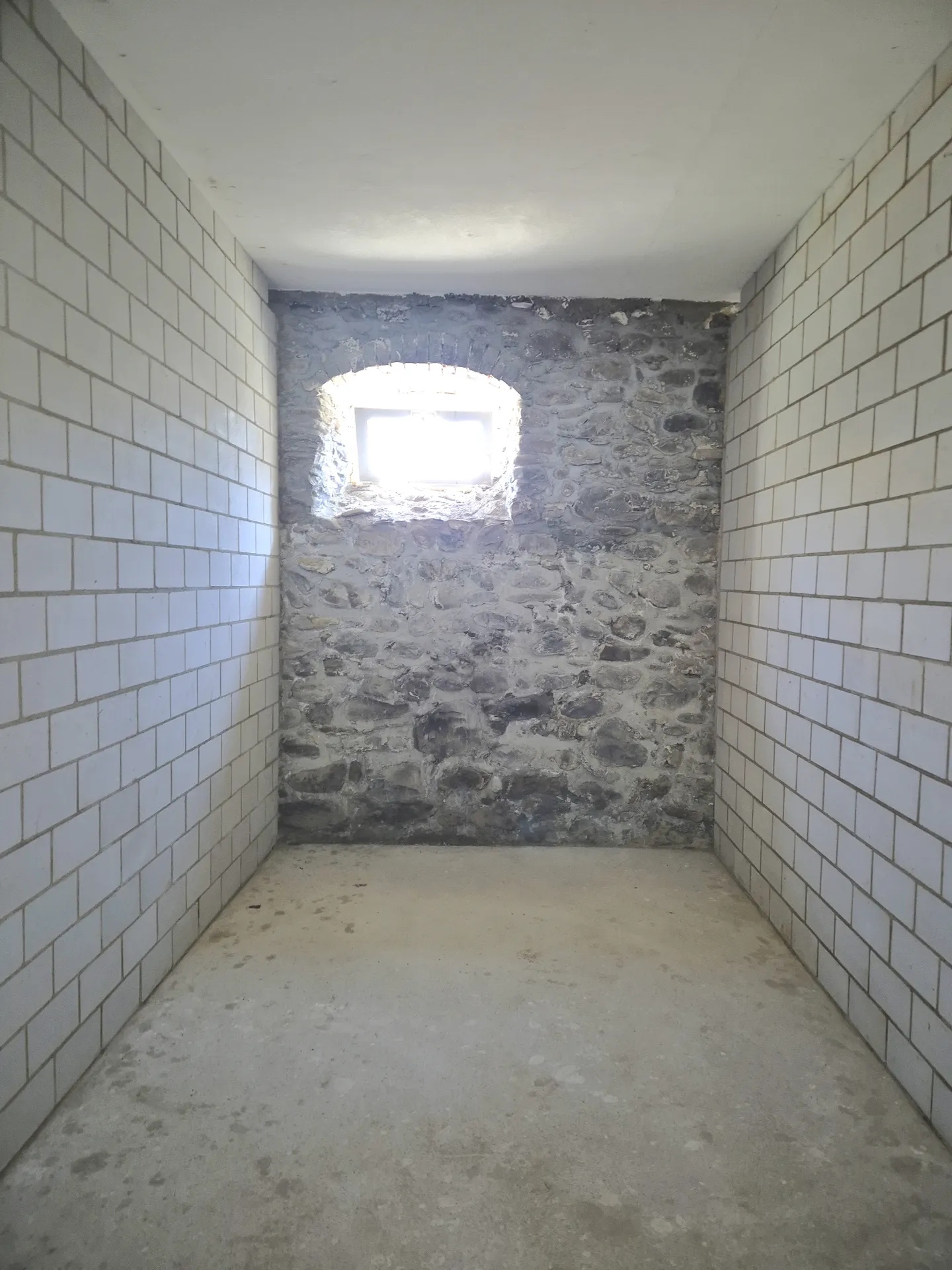 plusieurs espaces de stockage libres - Photo 9 sur 10