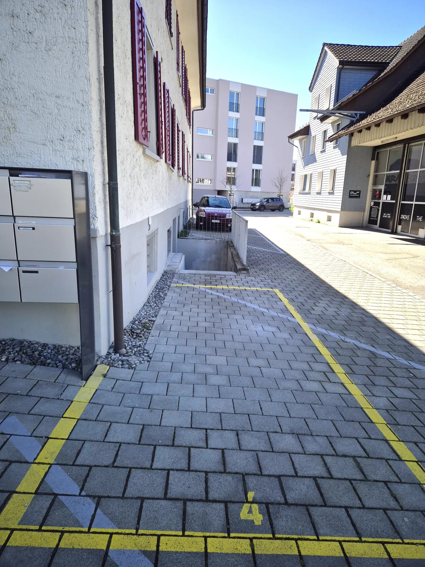 plusieurs espaces de stockage libres - Photo 3 sur 10