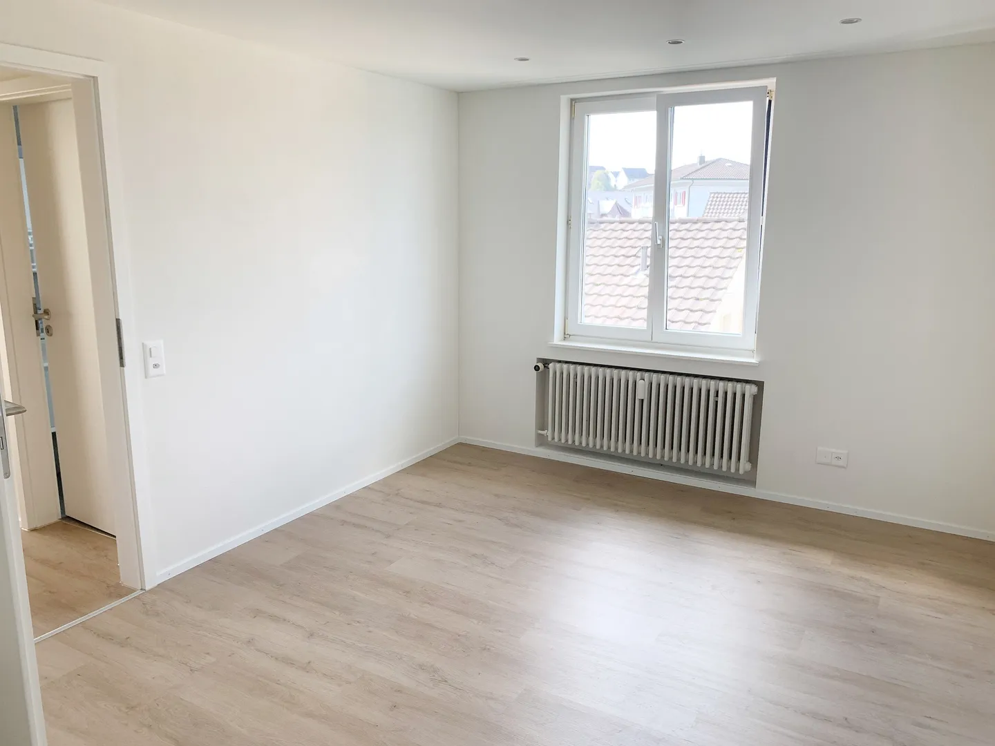 Appartement 2.5 pièces confortable - Photo 3 sur 6