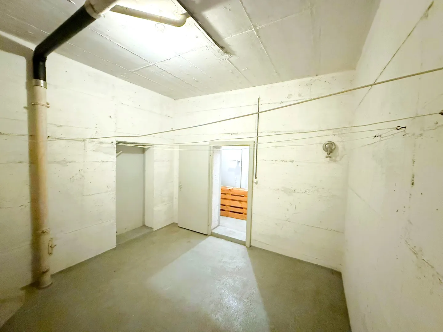 Storage room available immediately - Photo 3 of 3