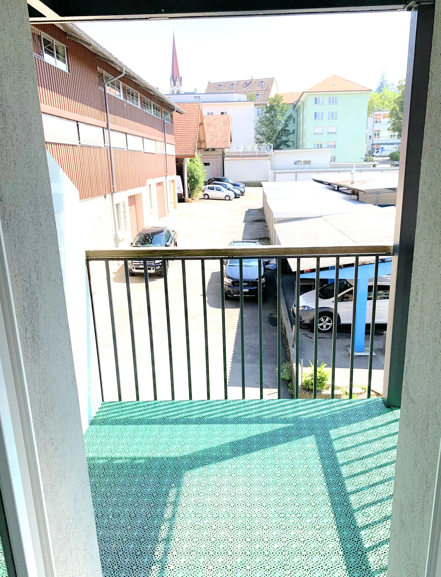 Modernes Apartment mit Balkon - Foto 4 von 9