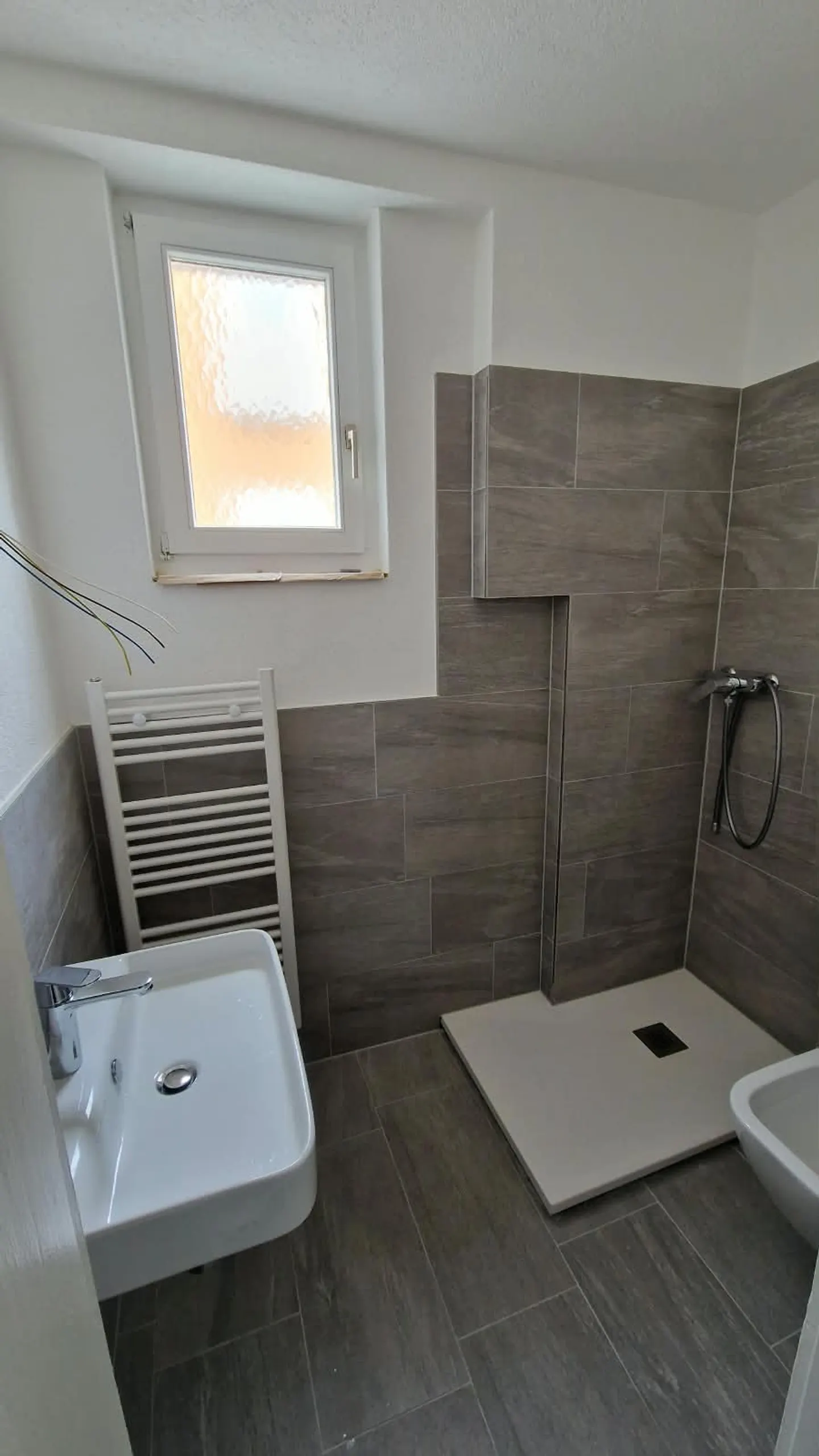Erstbezug nach Totalsanierung  Moderne 4-Zimmer-Wohnung mit Balkon - Foto 3 di 9