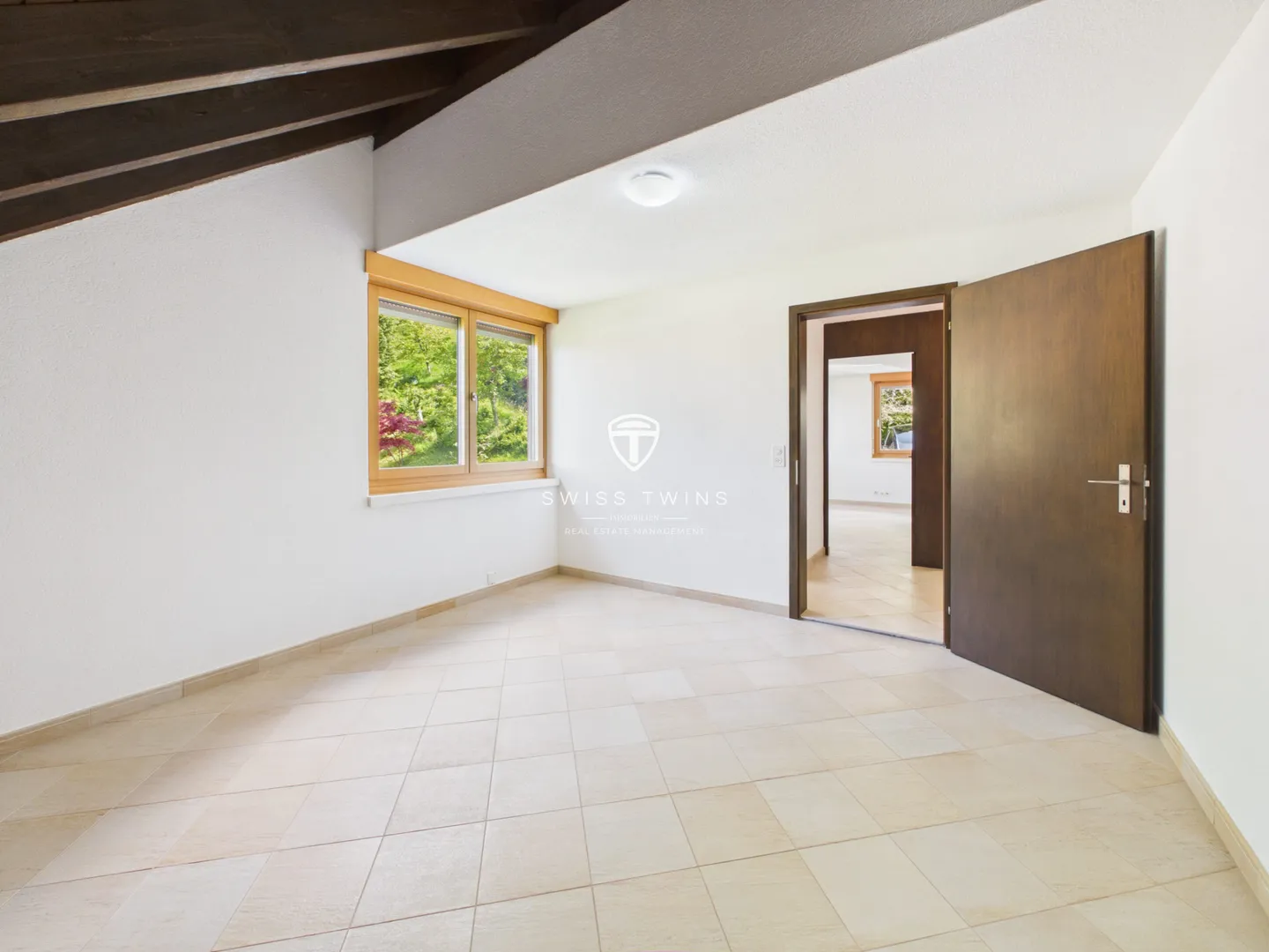 Appartement en terrasse de 6,5 pièces avec grande terrasse à Stallikon - Photo 3 sur 10