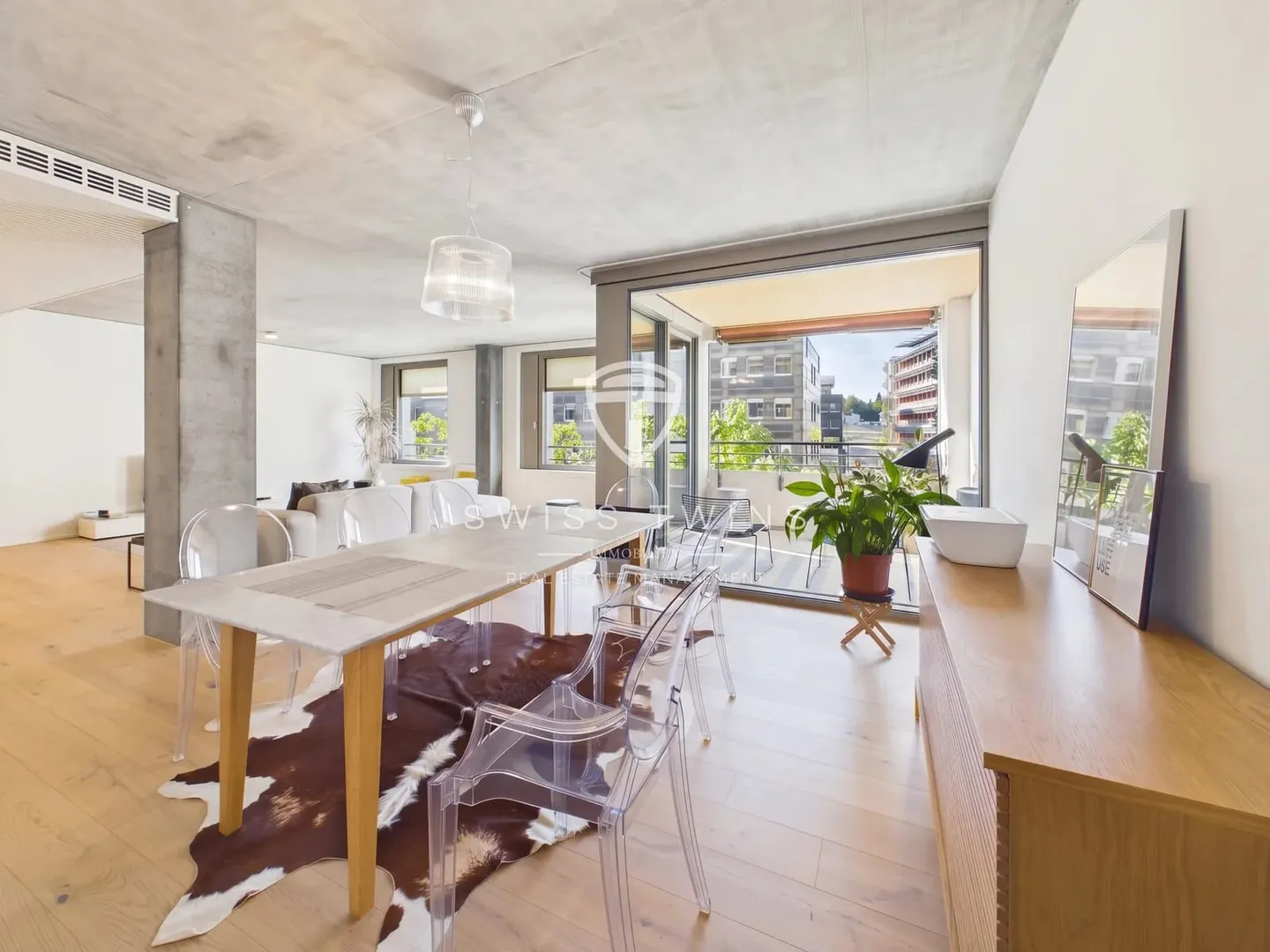Appartement moderne de 2,5 pièces avec 98 m², loggia et salon sur le toit à Zurich Oerlikon - Photo 1 sur 13