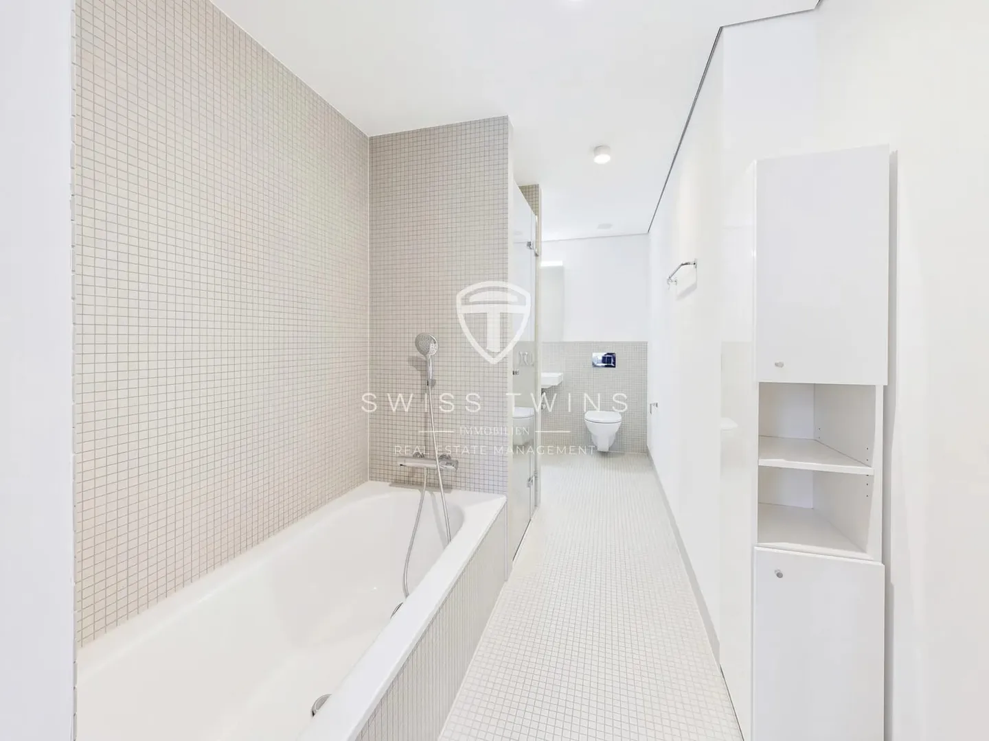 Appartement moderne de 2,5 pièces avec 98 m², loggia et salon sur le toit à Zurich Oerlikon - Photo 9 sur 13