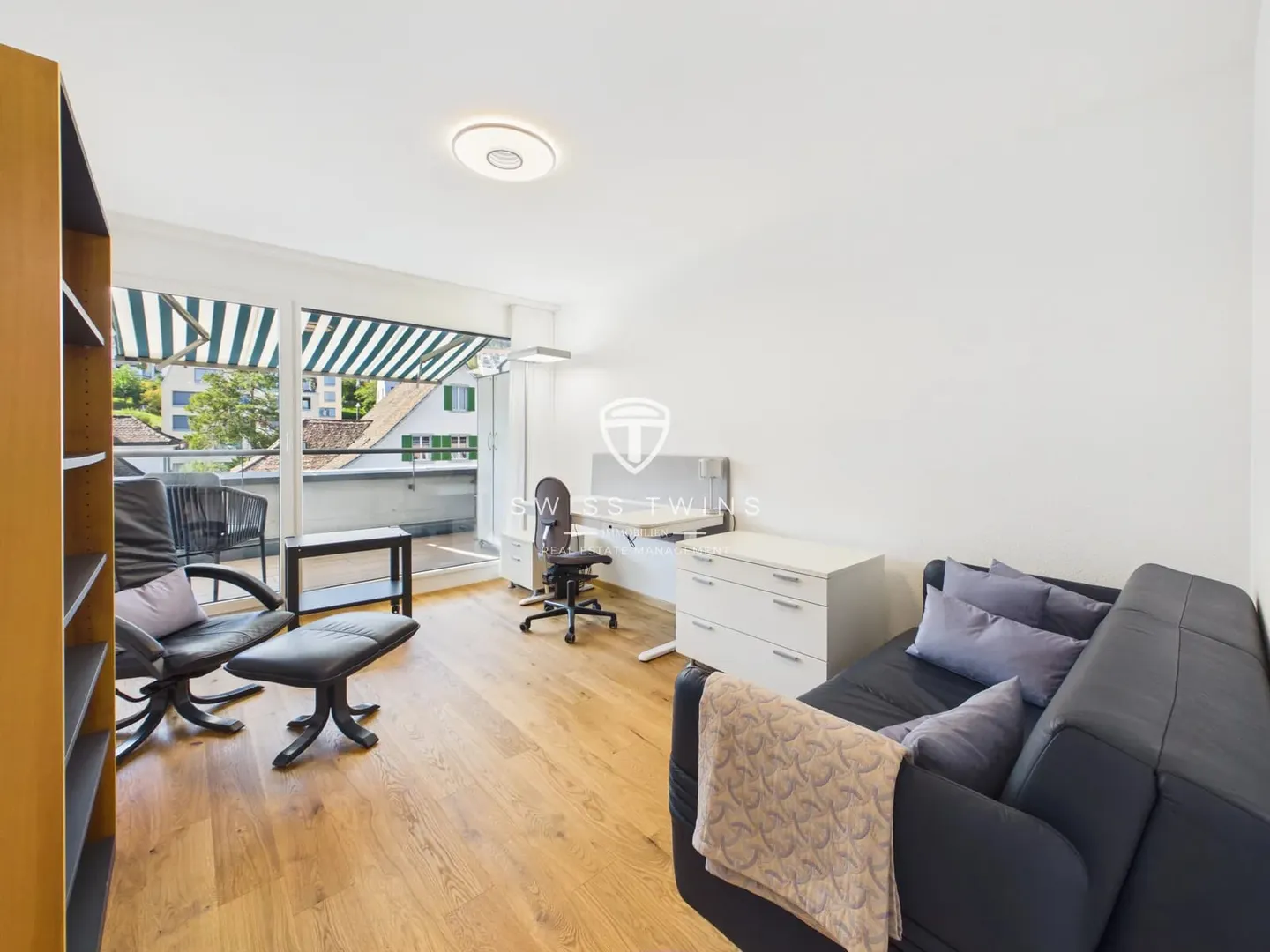 Light-flooded 3.5-room attic apartment in Horgen - Terrace, lake view & optionally fully equipped - Photo 7 of 13