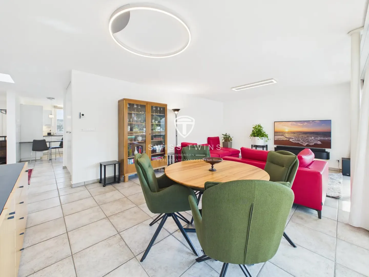Light-flooded 3.5-room attic apartment in Horgen - Terrace, lake view & optionally fully equipped - Photo 2 of 13