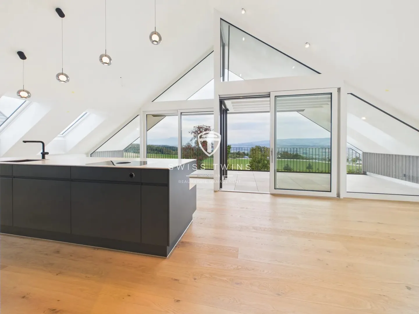 Exclusive Penthouse Apartment 3.5 Rooms with a View - A Touch of Dolce Vita - Photo 4 of 13