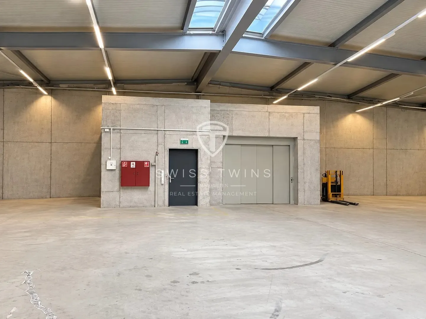 Top Gewerbestandort Oberrüti - 3'400 m² Lagerfläche mit optimaler Logistik - Foto 7 von 13