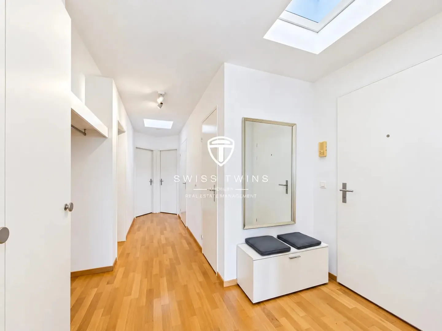 Appartamento attico di 3,5 stanze a Volketswil con ampia terrazza sul tetto - Foto 4 di 11