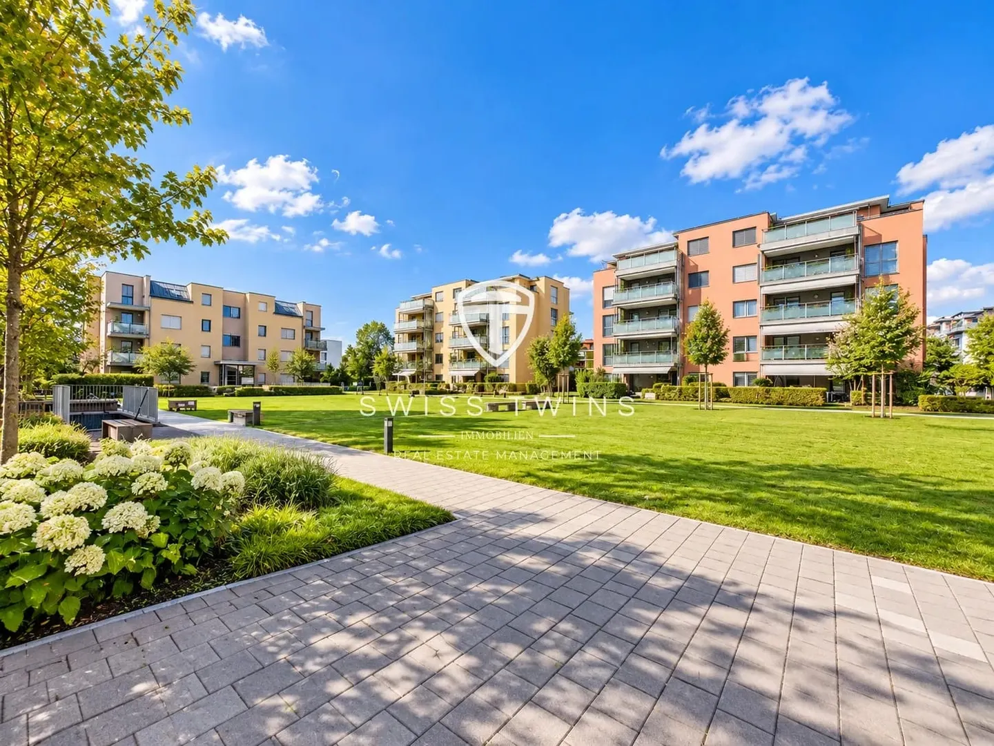 Appartamento attico di 3,5 stanze a Volketswil con ampia terrazza sul tetto - Foto 1 di 11
