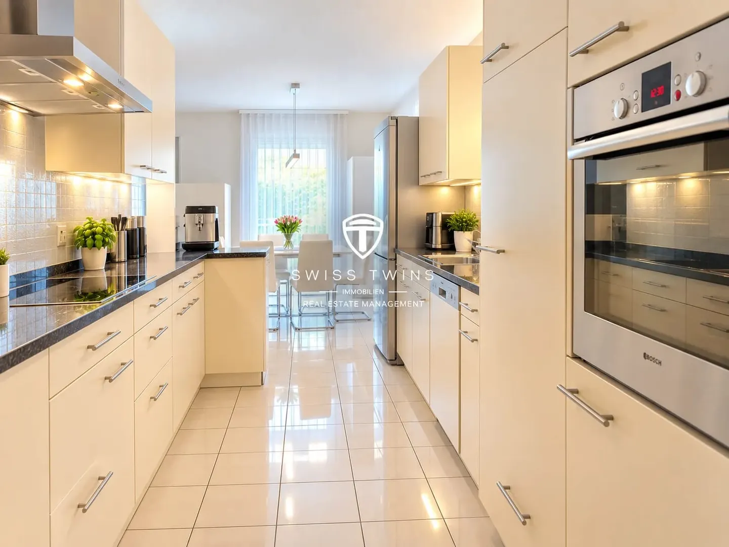 Sogno di famiglia a Bülach - Ampio appartamento con giardino di 4,5 locali con circa 100 m² di area esterna - Foto 3 di 13