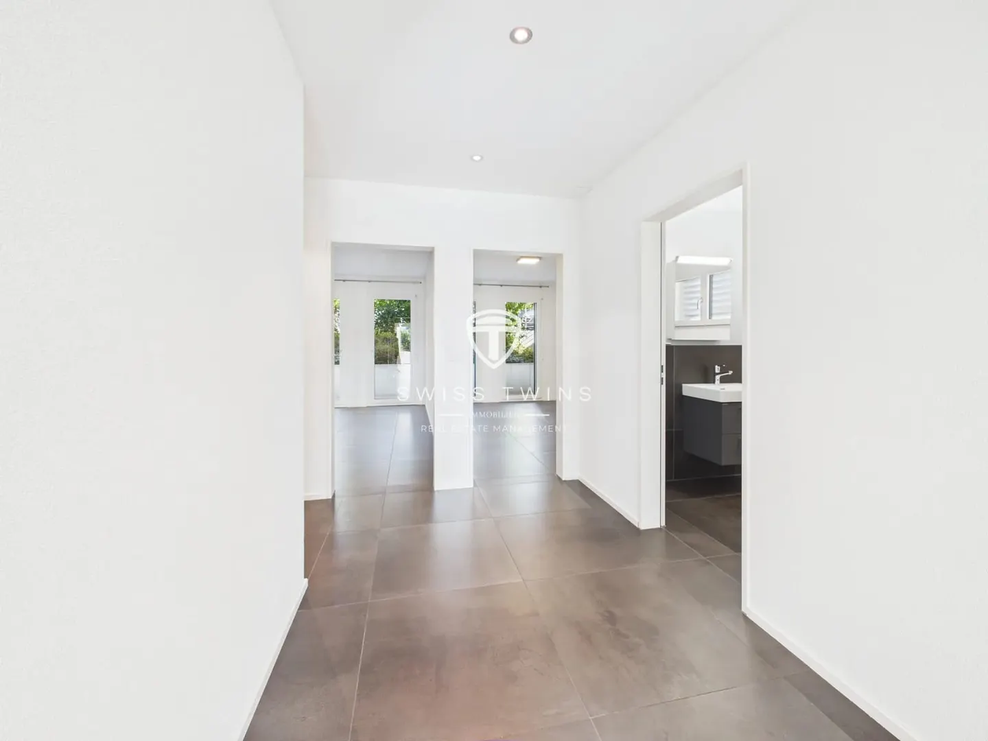 Appartamento esclusivo di 6½ stanze con 203 m² di superficie abitabile e grande terrazza a Bolligen - Foto 8 di 13