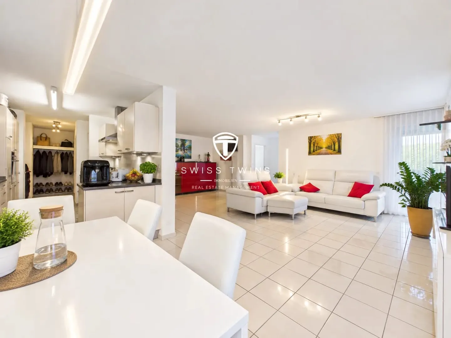 Sogno di famiglia a Bülach - Ampio appartamento con giardino di 4,5 locali con circa 100 m² di area esterna - Foto 2 di 13