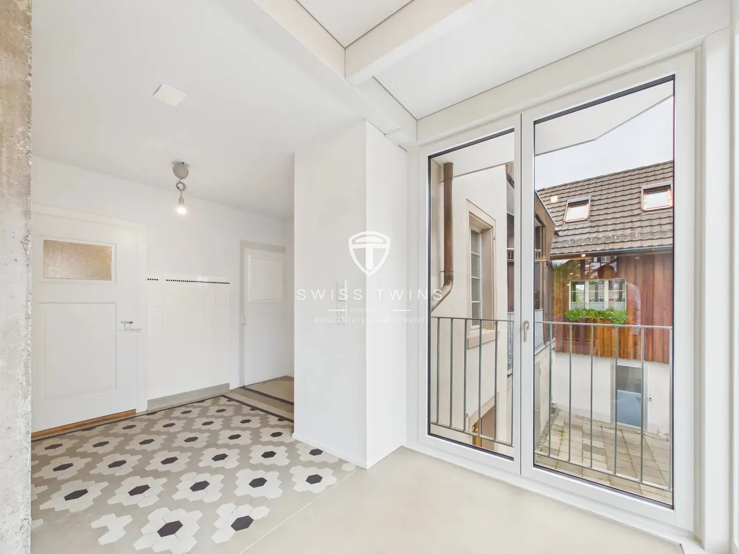 Charming 3.5-Room Apartment with Balcony in Weiach - Photo 8 of 13