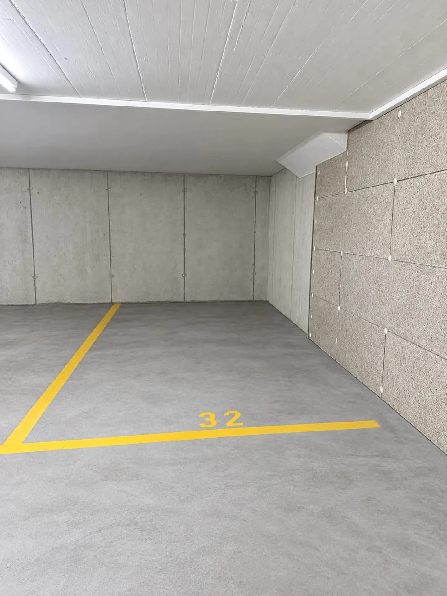 Acquistare un parcheggio sotterraneo a Oberrohrdorf - Foto 2 di 4