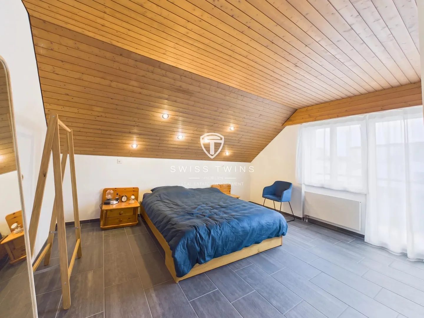 Grosszügige Dachwohnung mit Balkonen - Foto 4 von 13