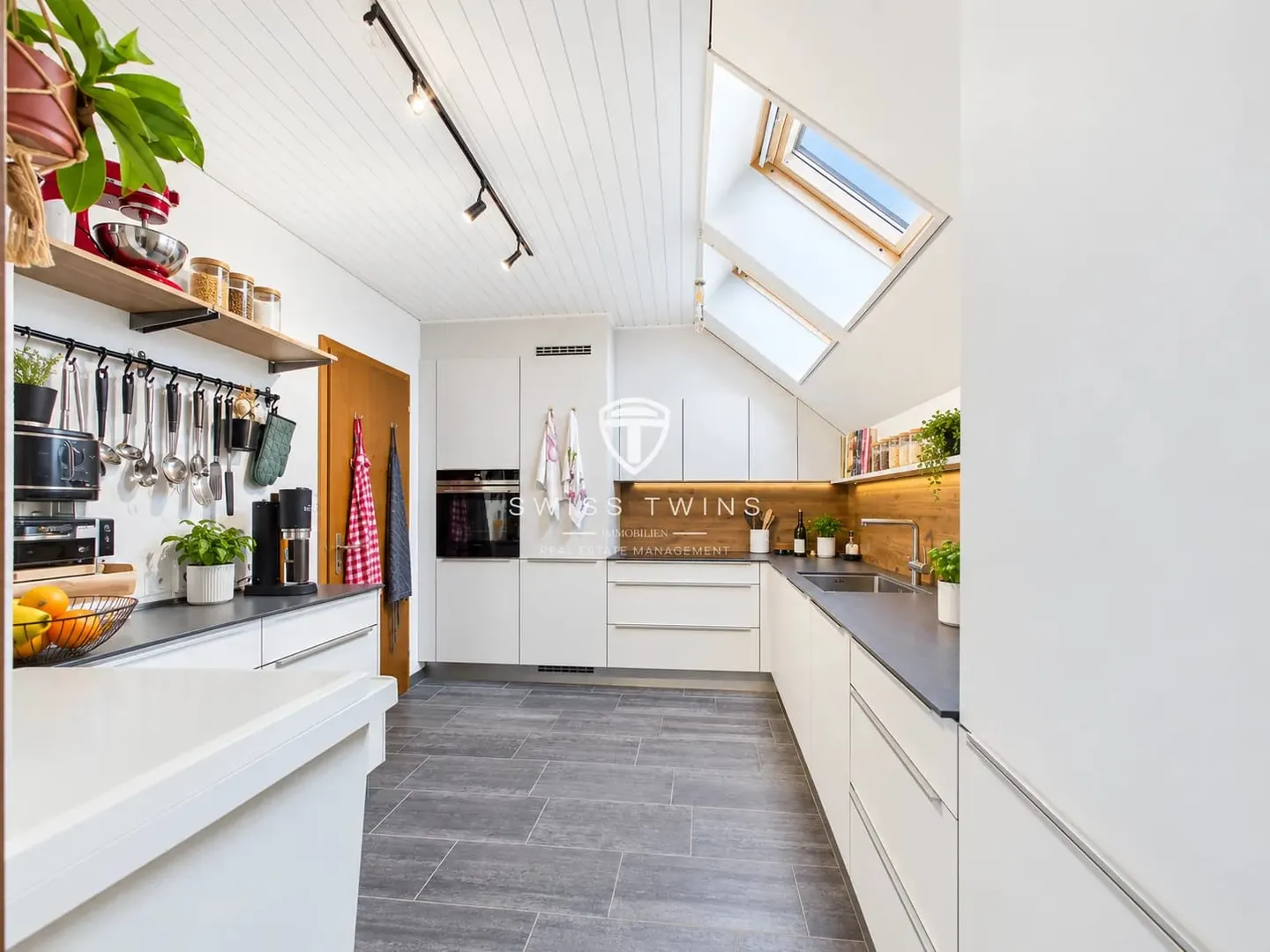 Grosszügige Dachwohnung mit Balkonen - Foto 3 von 13