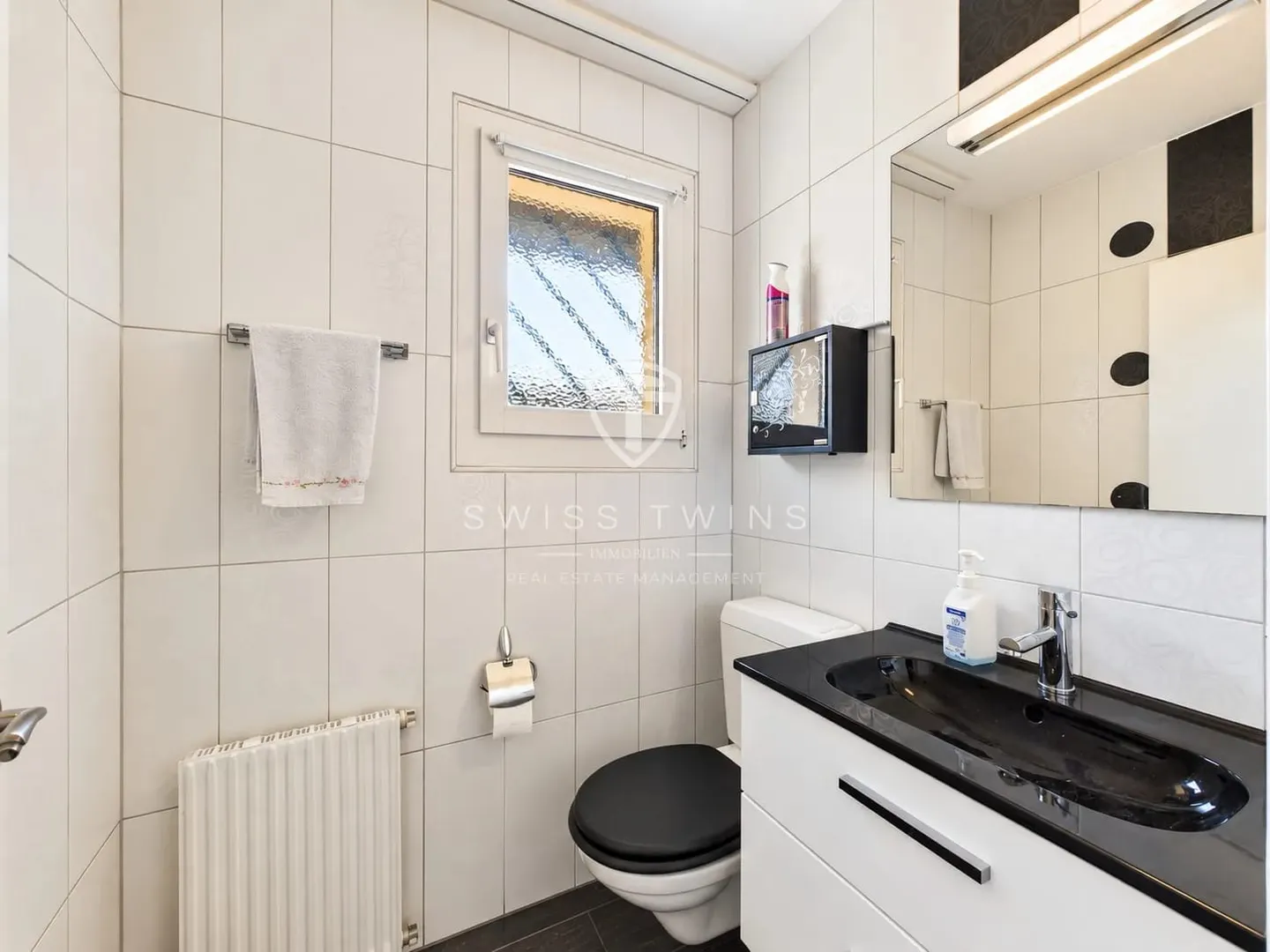 5-Zimmer-Einfamilienhaus mit sonnigem Garten, Cheminée und 4 Parkplätzen in Kleindöttingen - Photo 7 sur 13