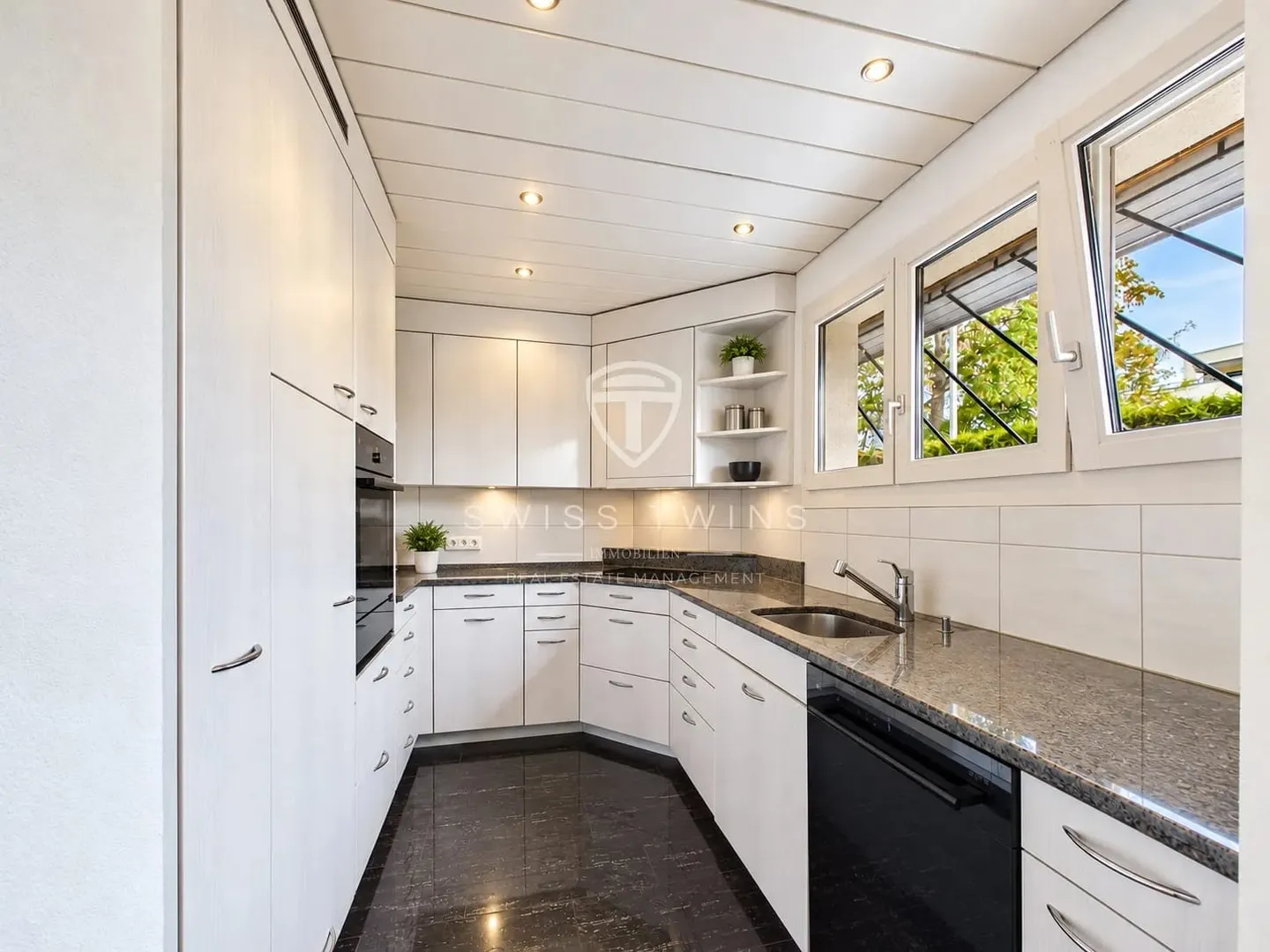 5-Zimmer-Einfamilienhaus mit sonnigem Garten, Cheminée und 4 Parkplätzen in Kleindöttingen - Photo 9 sur 13
