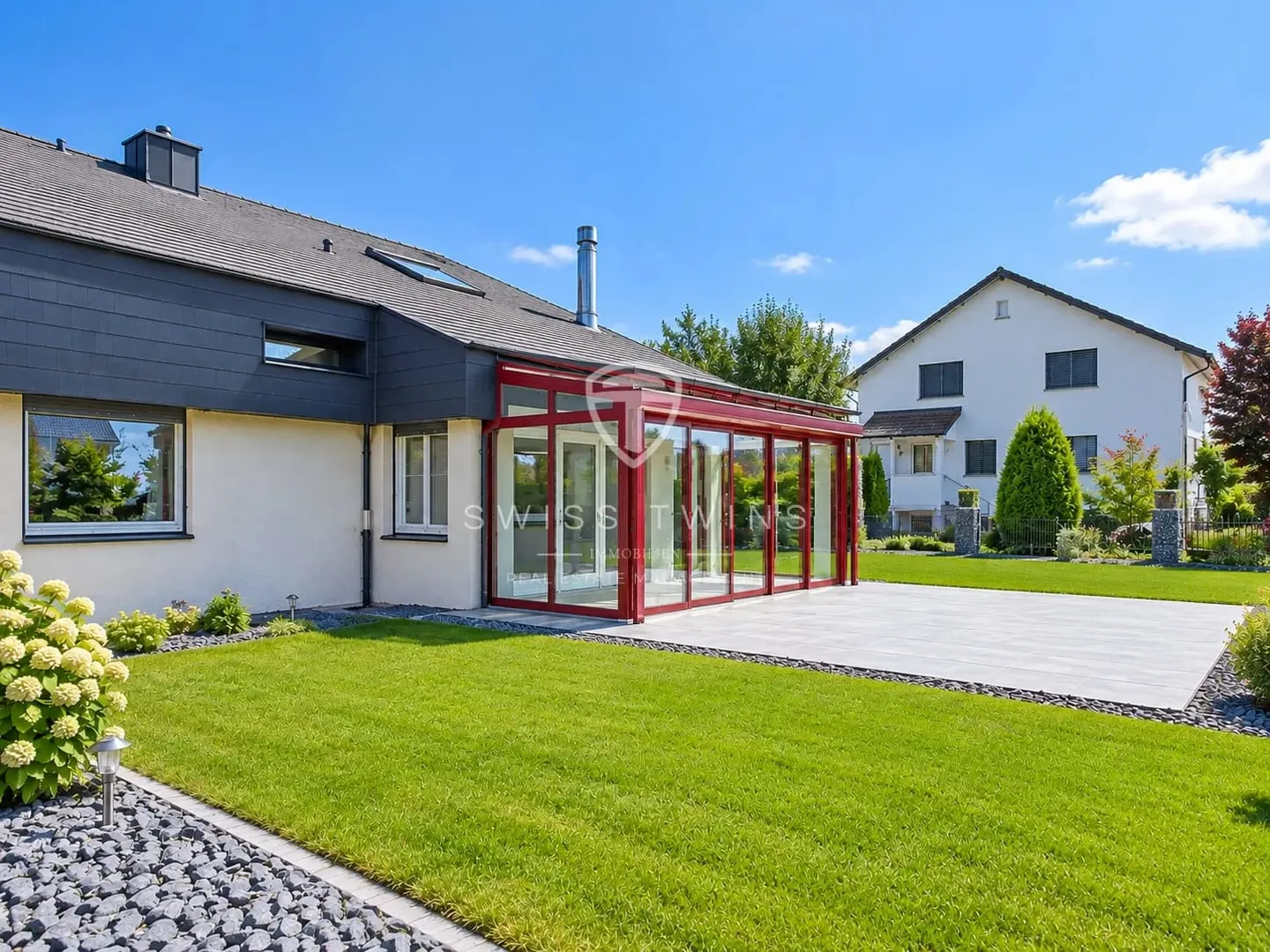 5-Zimmer-Einfamilienhaus mit sonnigem Garten, Cheminée und 4 Parkplätzen in Kleindöttingen - Photo 1 sur 13