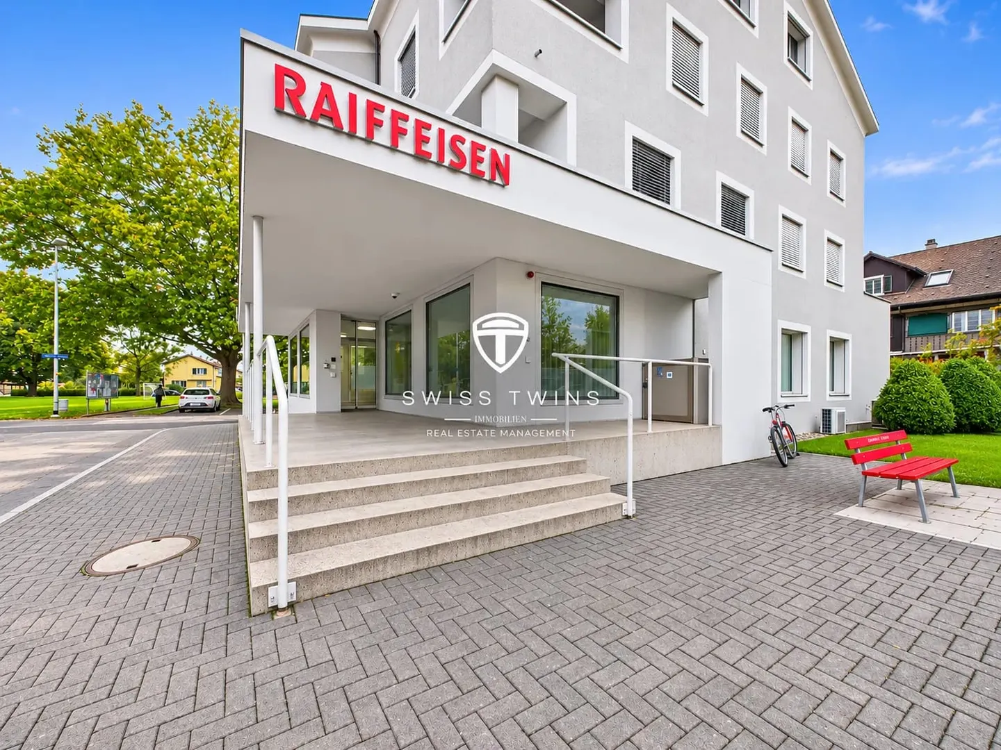 Repräsentative Gewerbefläche mit 196 m² an attraktiver Lage in Emmen - Photo 1 of 13