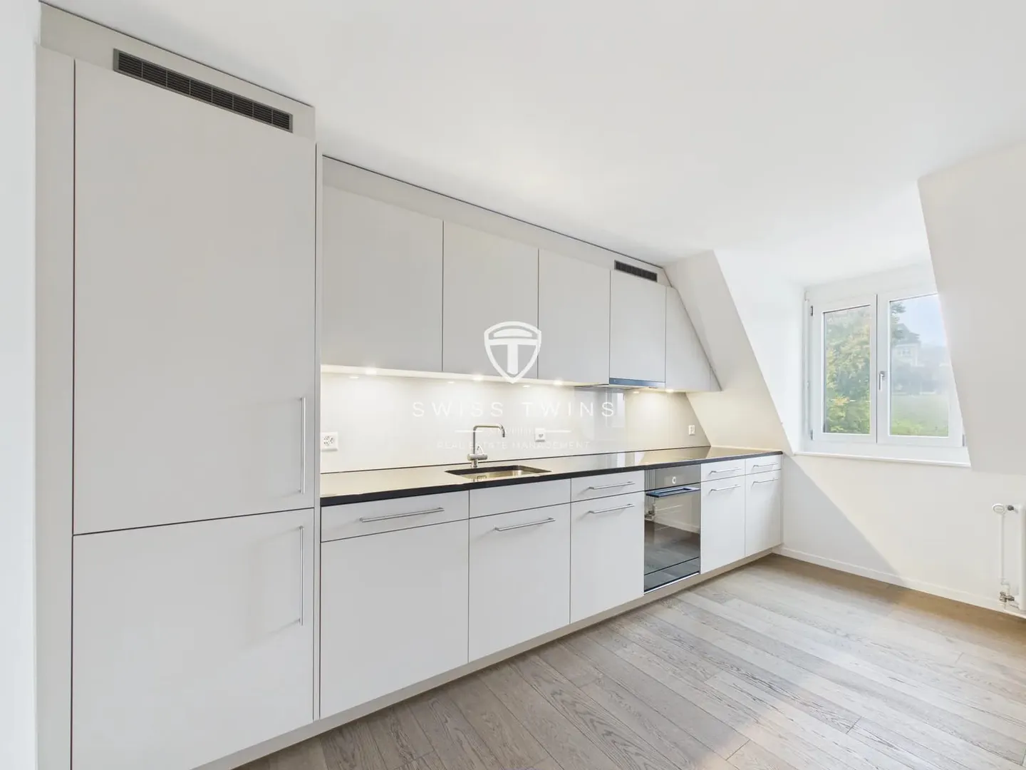 Exklusives Wohnen über den Dächern von Zürich - Stilvolle 2.5-Zimmer-Wohnung mit Terrasse - Foto 2 di 10