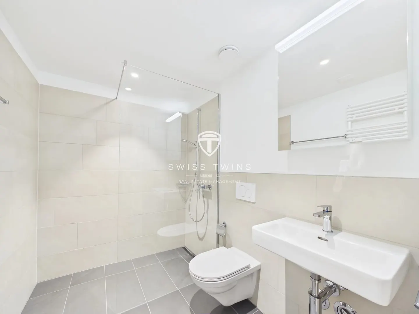 Exklusives Wohnen über den Dächern von Zürich - Stilvolle 2.5-Zimmer-Wohnung mit Terrasse - Foto 4 di 10